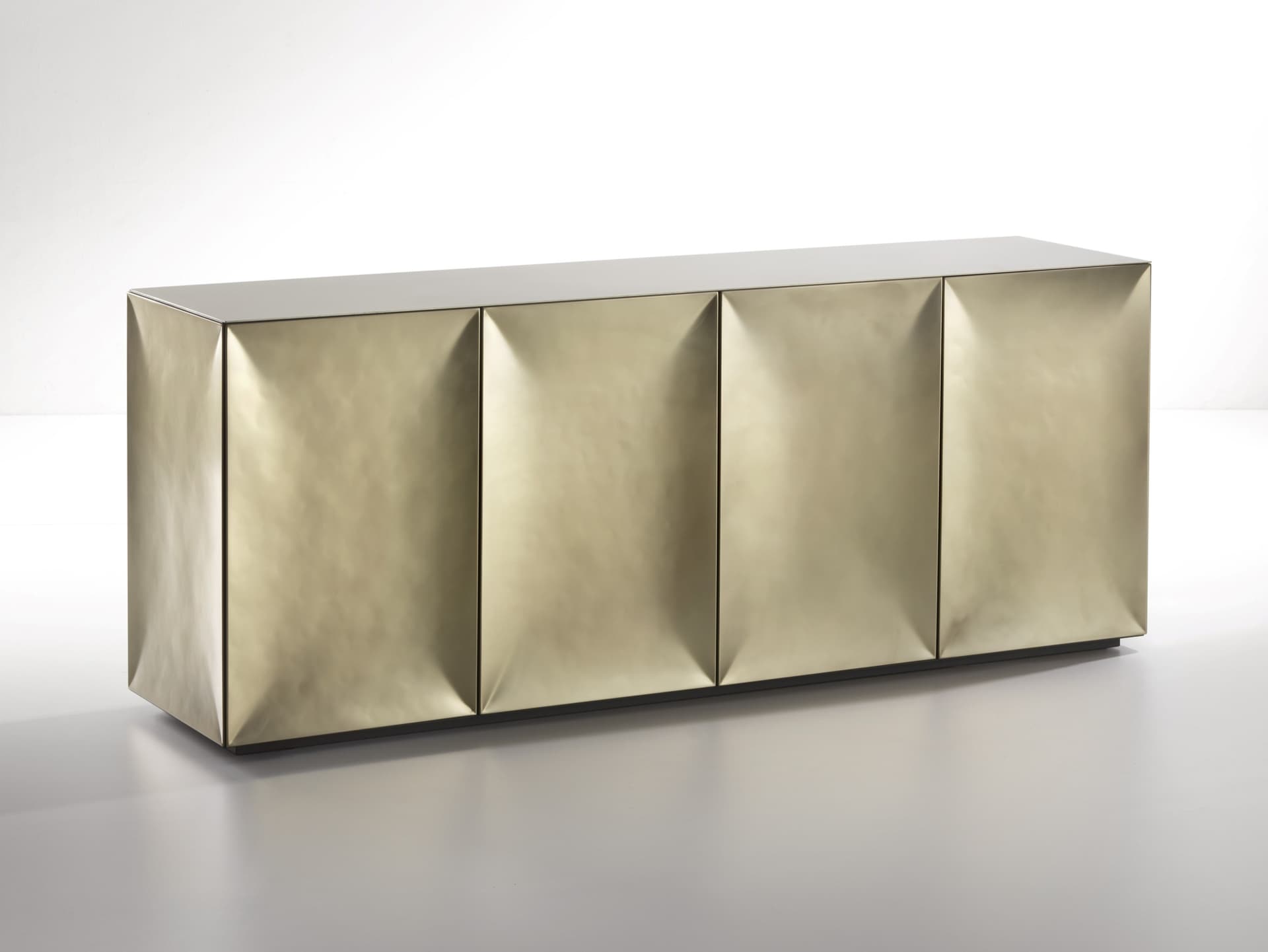 DE CASTELLI
SCULPT
Metal sideboard with doors