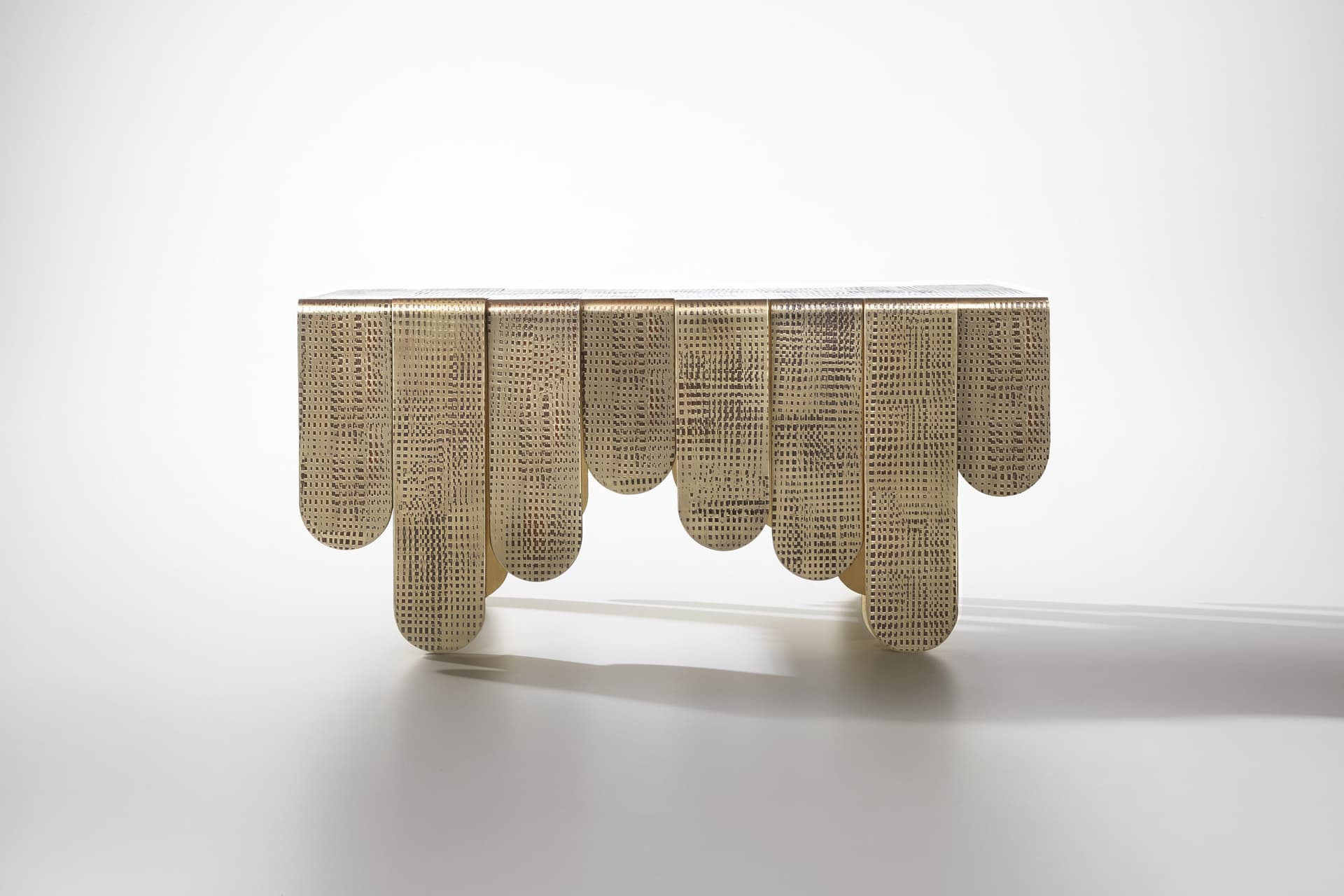 DE CASTELLI
XILO
Rectangular brass coffee table