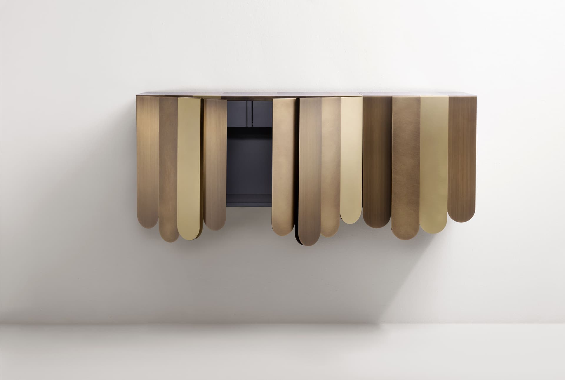 DE CASTELLI
XILO
Suspended metal sideboard