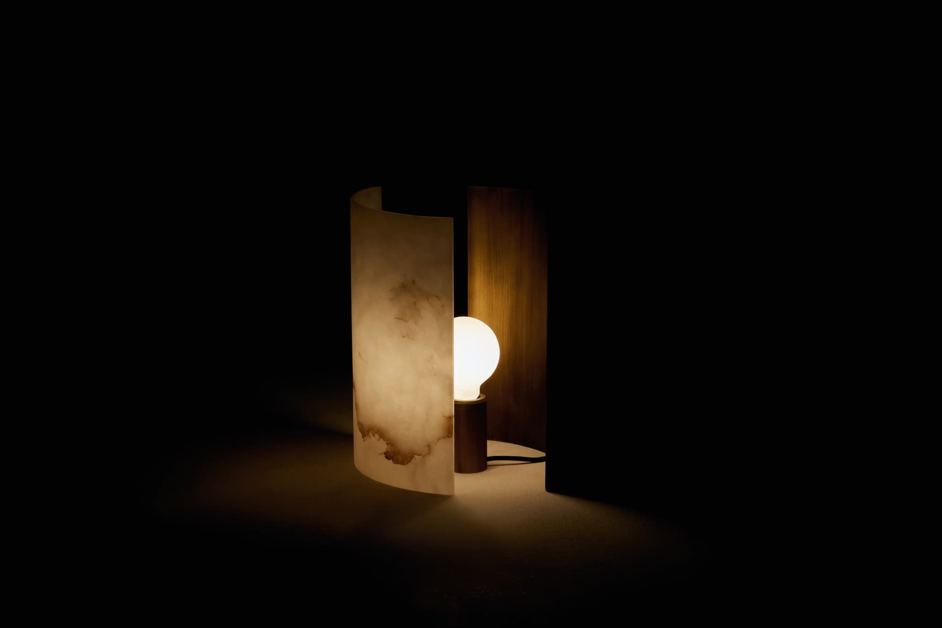 De Padova
LINEA D’OMBRA
LED alabaster table lamp