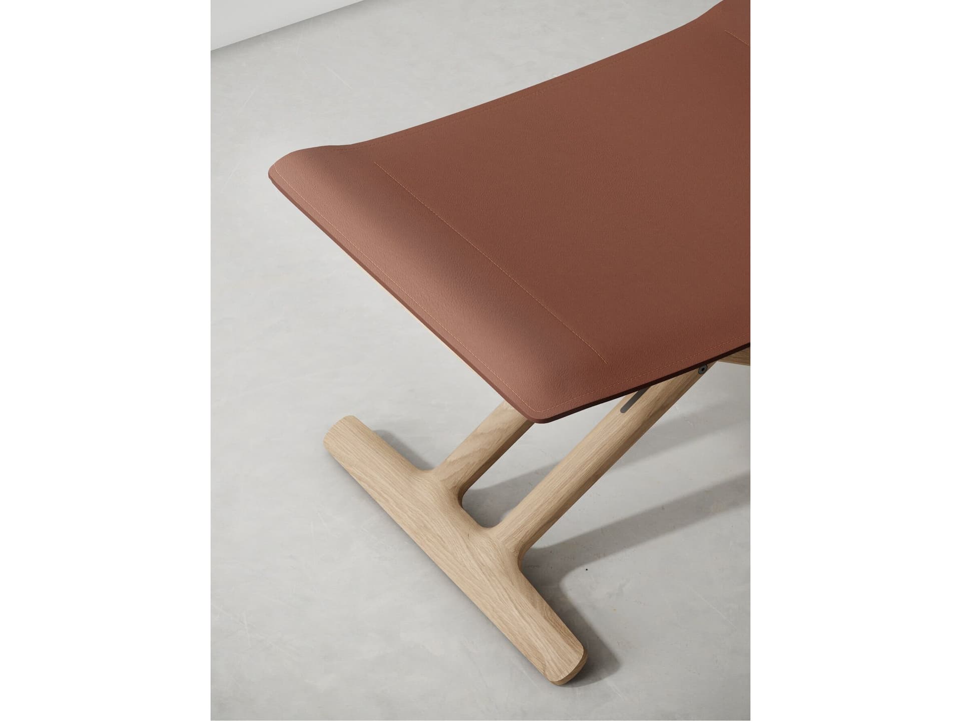 District Eight
LODGE
Oak ottoman
