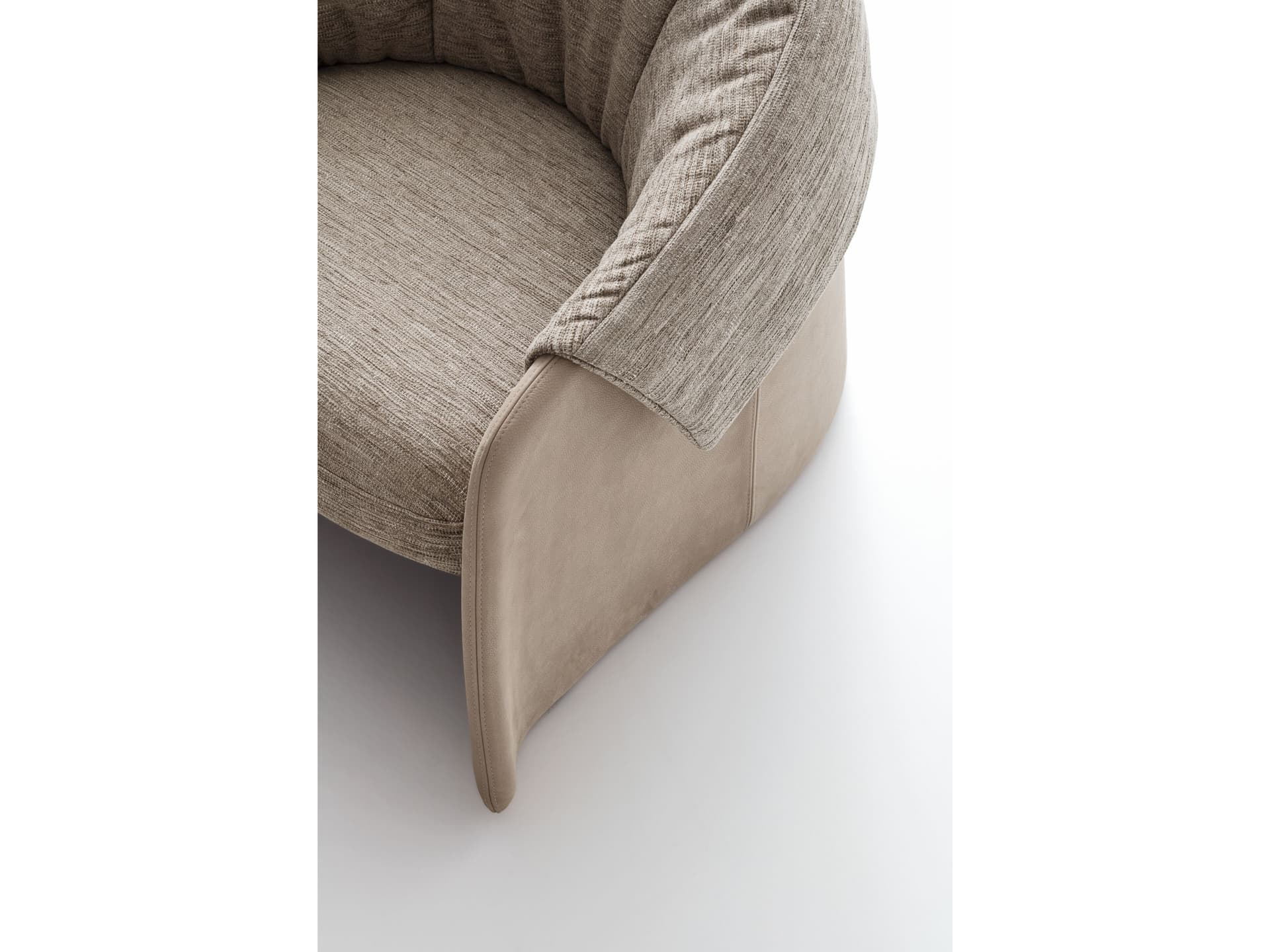 Ditre Italia
BLAZER
Fabric armchair with armrests