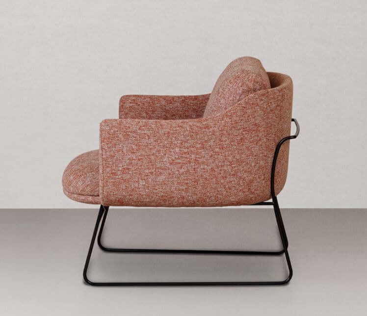 DIVIANA
AR.07
Sled base fabric armchair