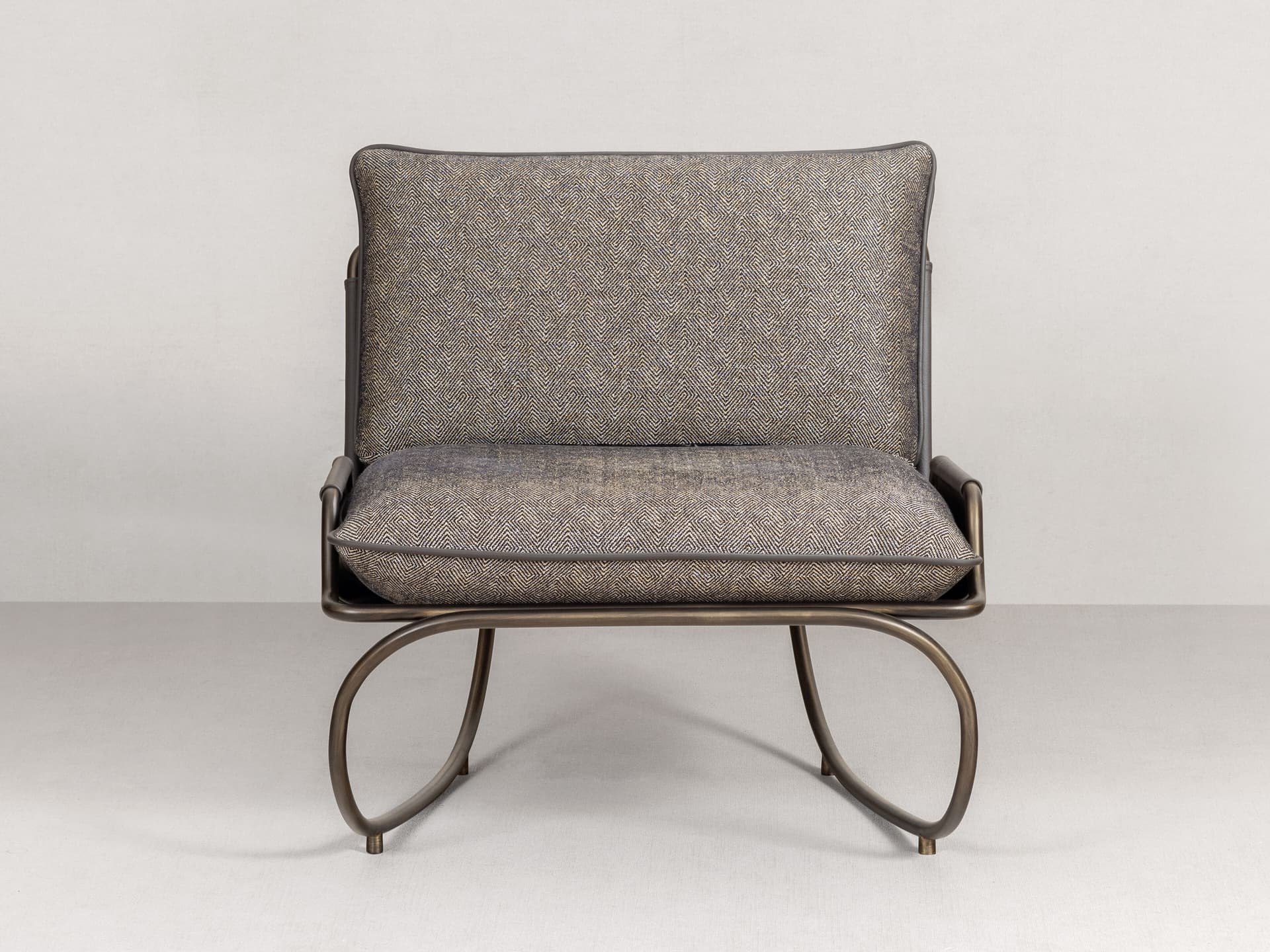 DIVIANA
AR.12
Sled base fabric easy chair