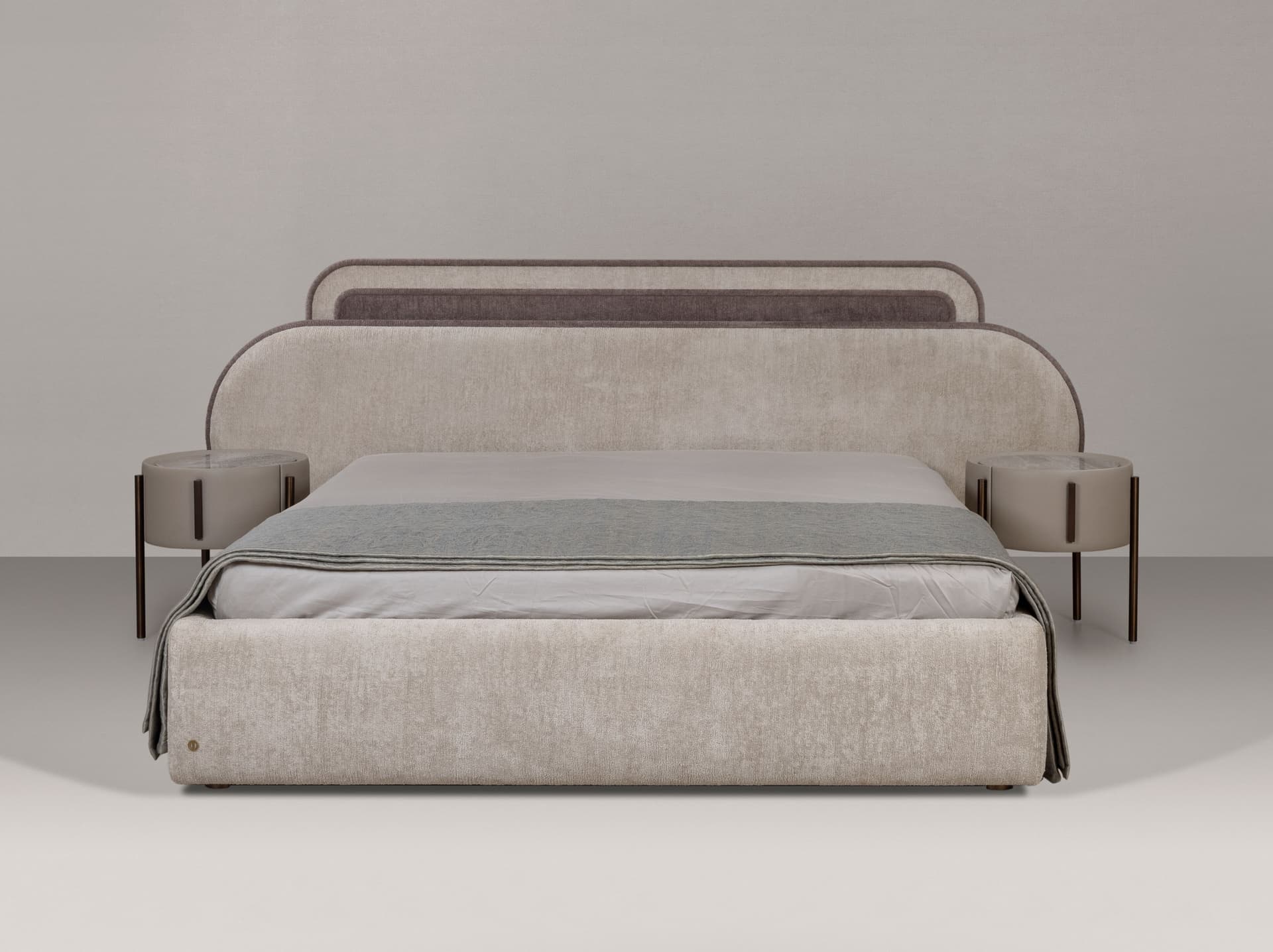 DIVIANA
EMMA
Upholstered fabric king size bed