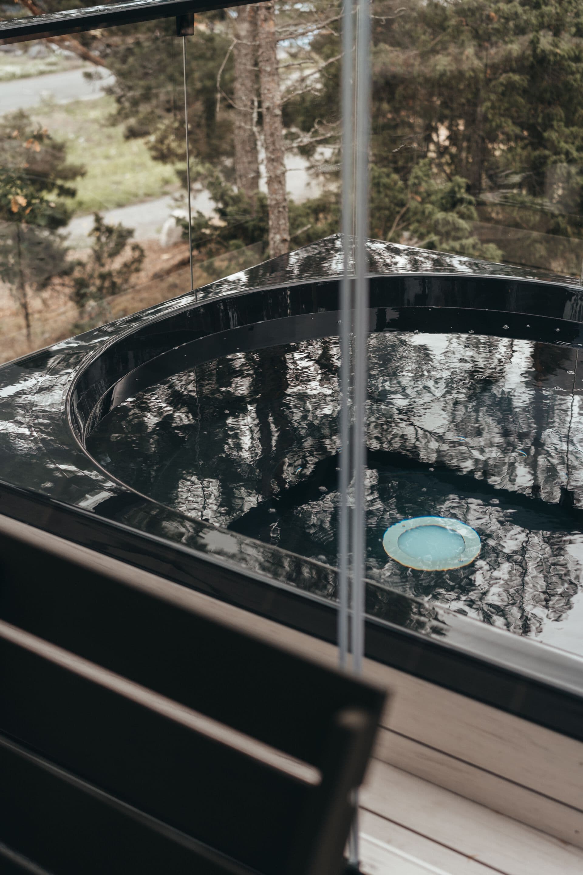Drop
LAMPI
Outdoor acrylic minipool