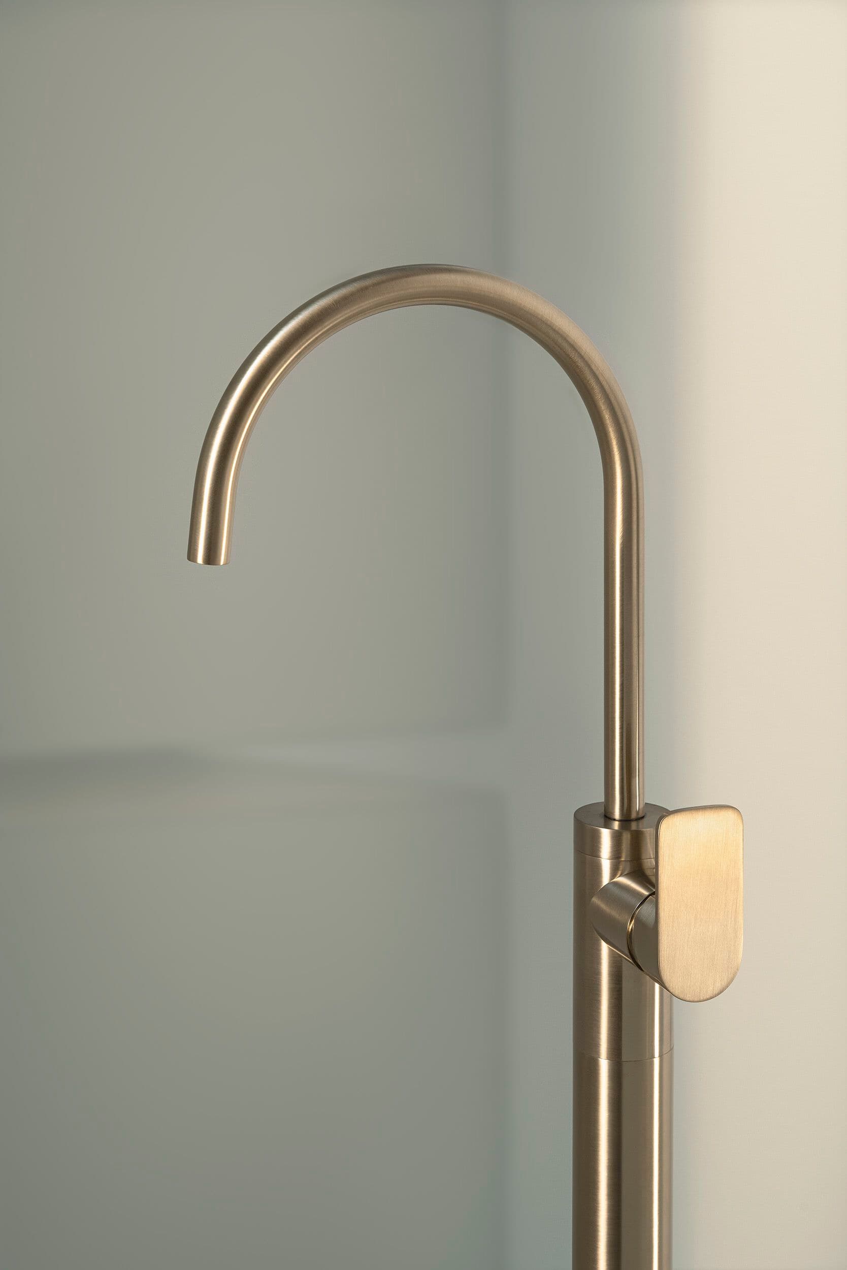 Effepi
LETTERA 3154
Floor standing single handle washbasin mixer