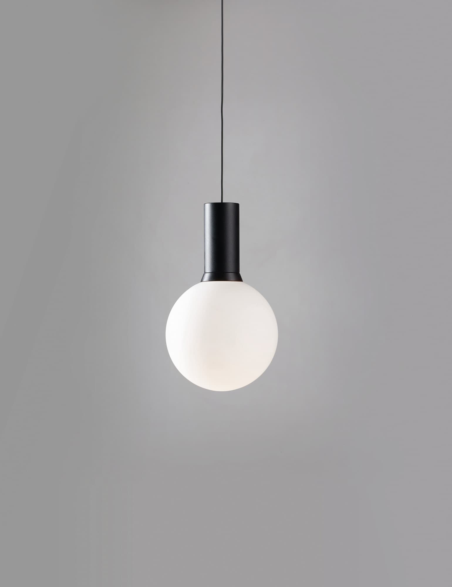 EGOLUCE
NEWTON SYSTEM
LED glass and aluminium pendant lamp