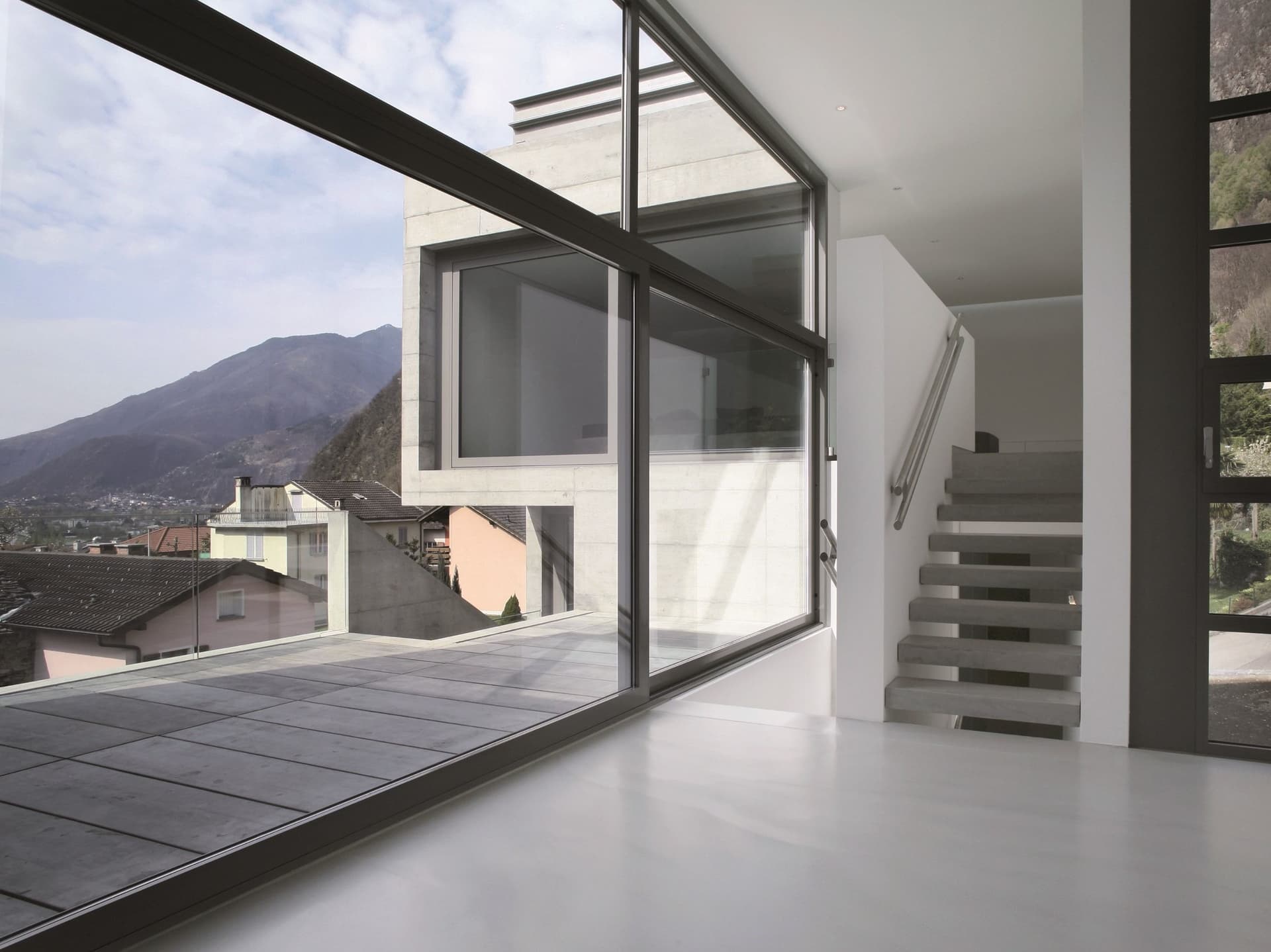 EKU
EKU® 50 GLASS
Continuous facade system