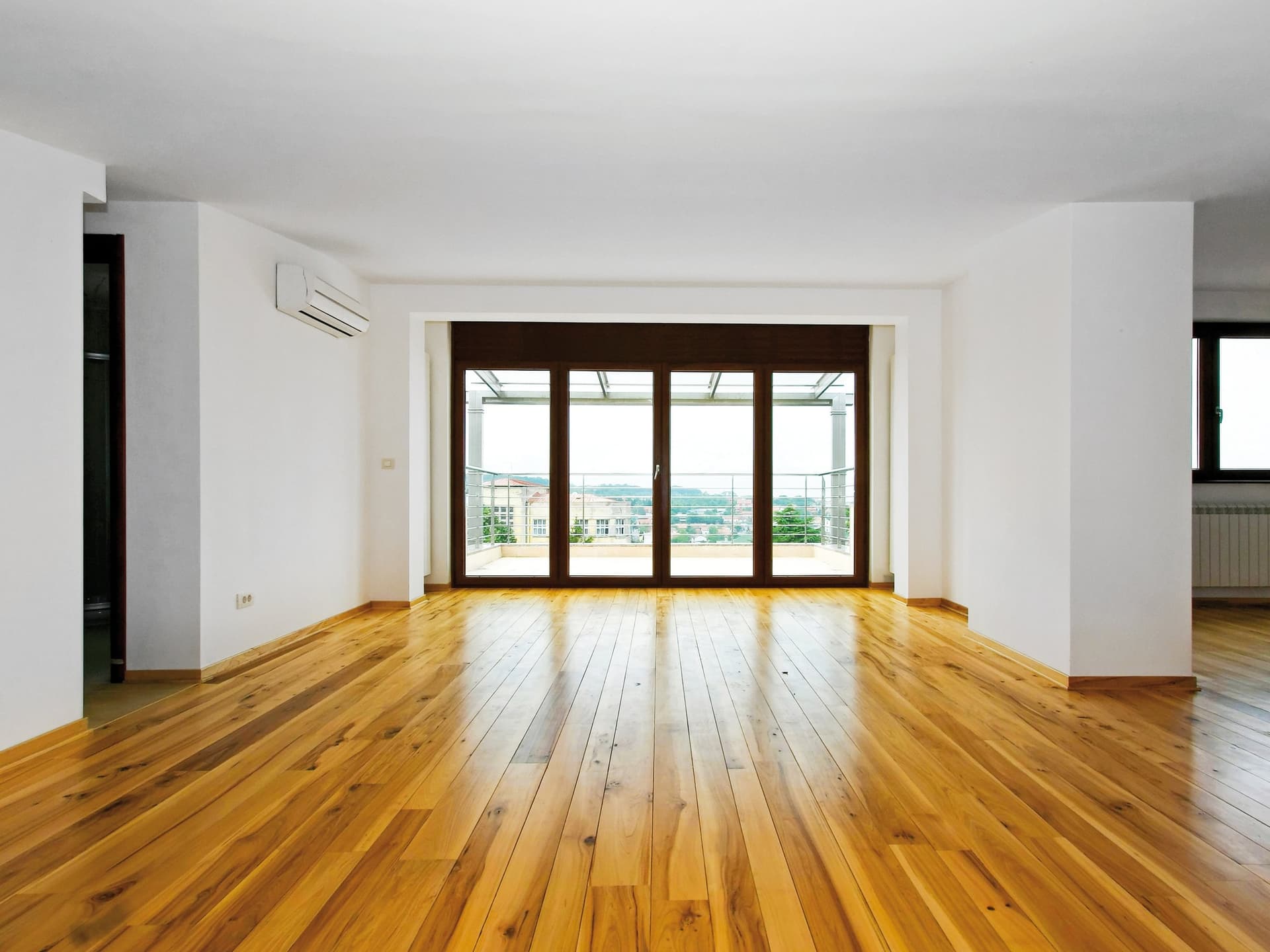 EKU
EKU® WOODART TT AS
Lift and slide aluminium and wood thermal break window