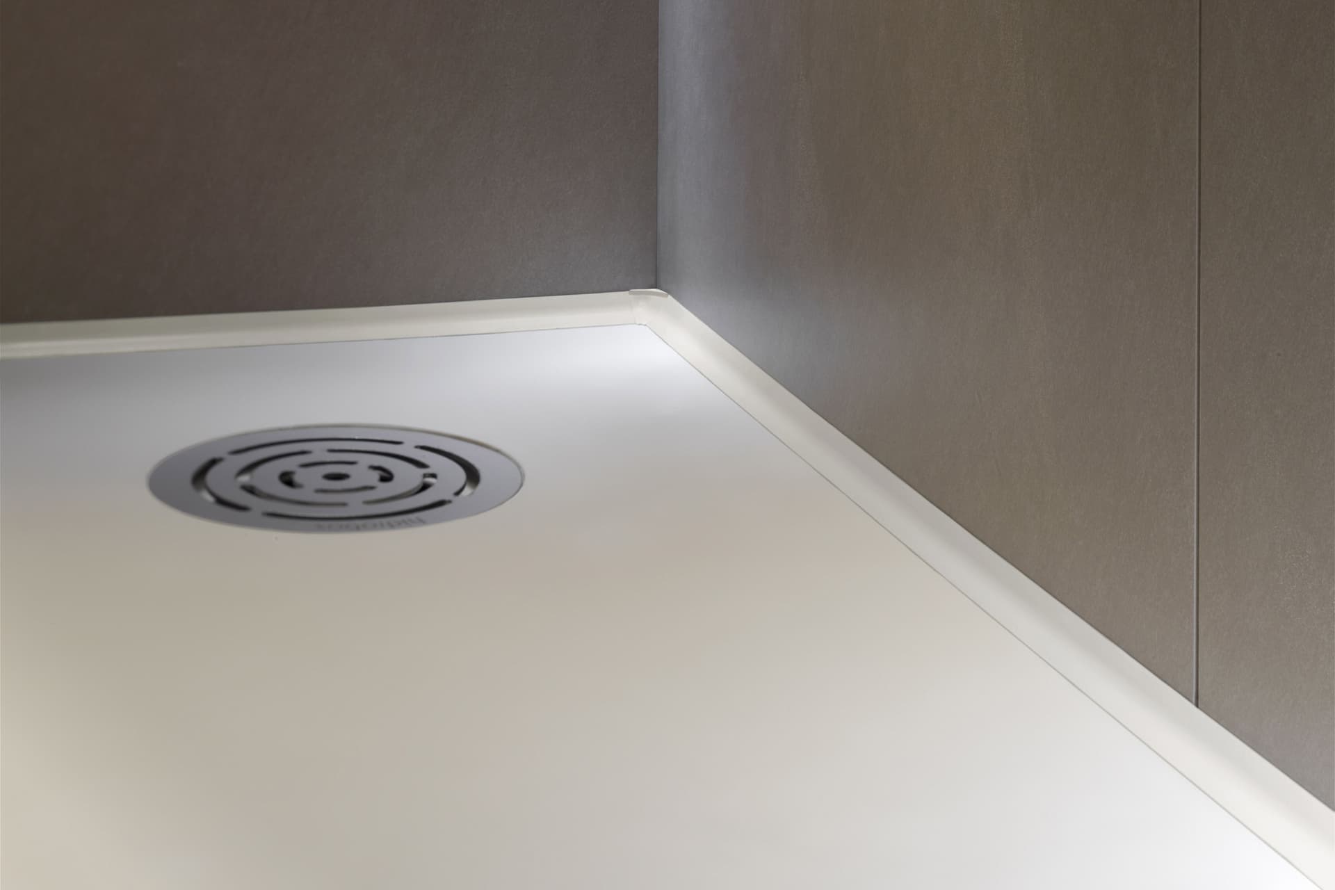 EMAC Italia
NOVOESCOCIA® SLIMM ANTIBACTERIANA
Antibacterial edge profile for floors