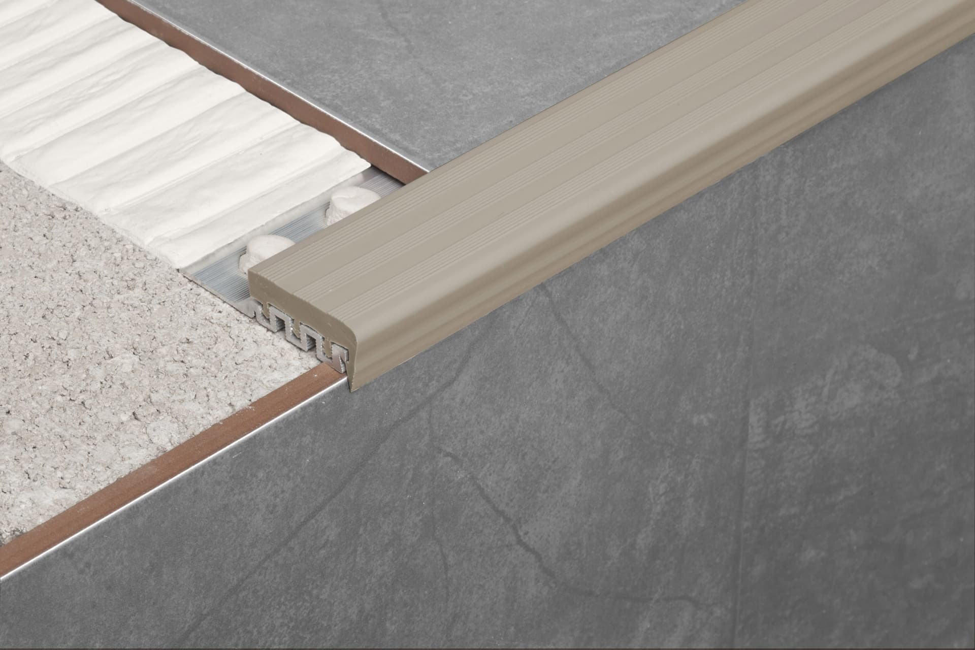 EMAC Italia
NOVOPELDAÑO® 1
Aluminium and PVC star nosing