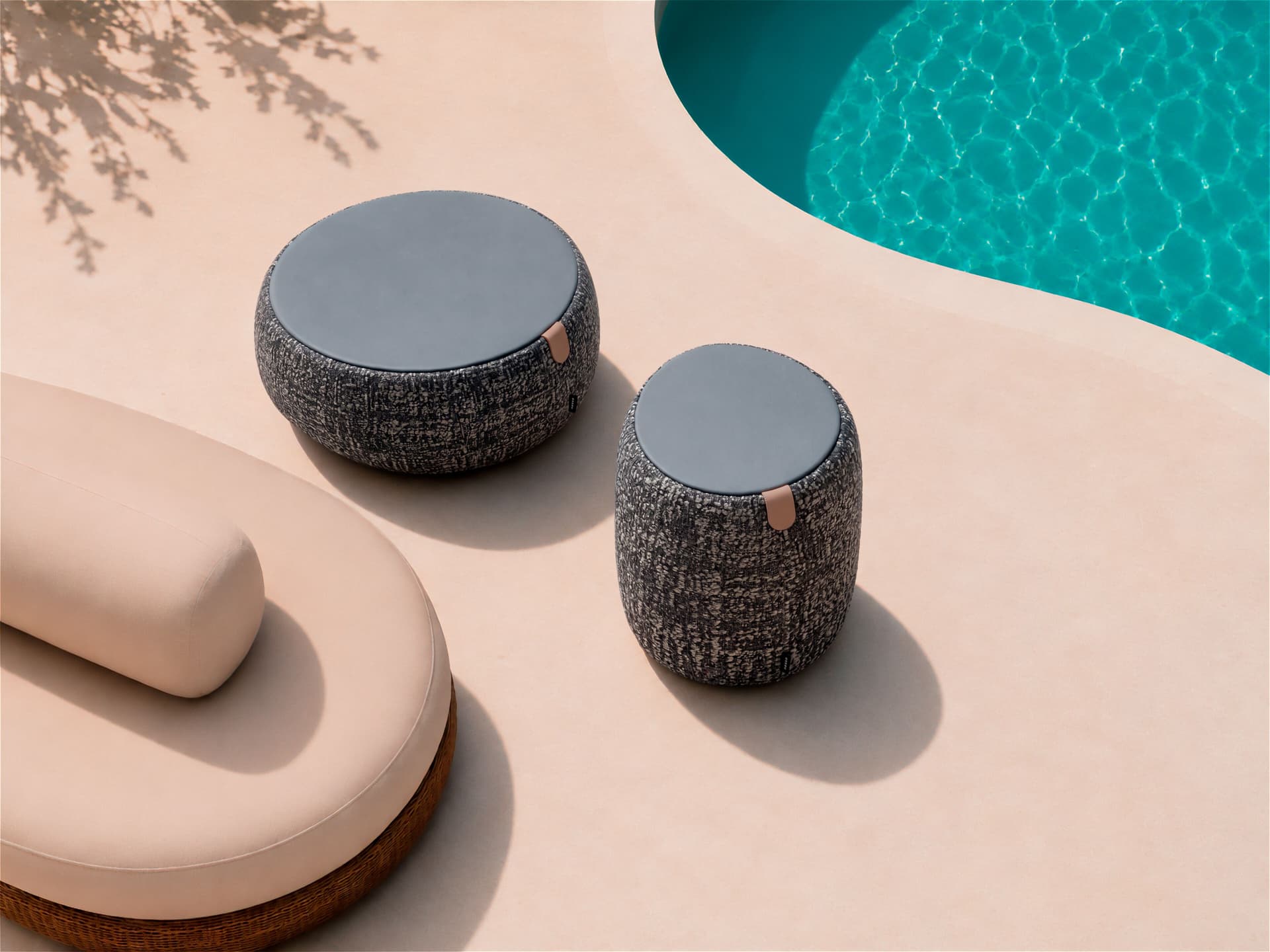 ENERGIEKER
NESSO
Monolithic fabric side table with porcelain stoneware top