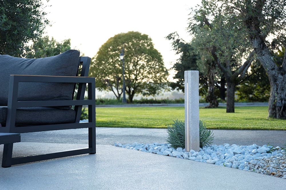 Essenze di Luce
STAKE
LED natural stone bollard light