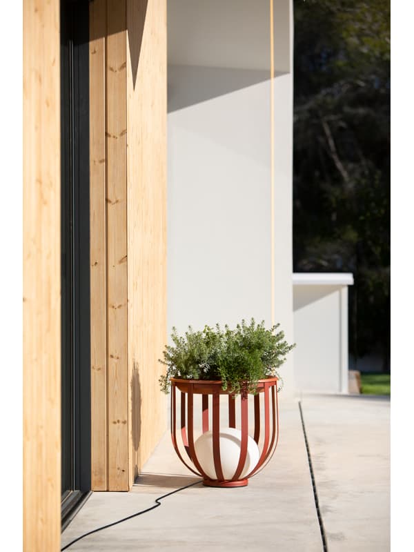 Estiluz
BOLS
Polyethylene planter / floor lamp