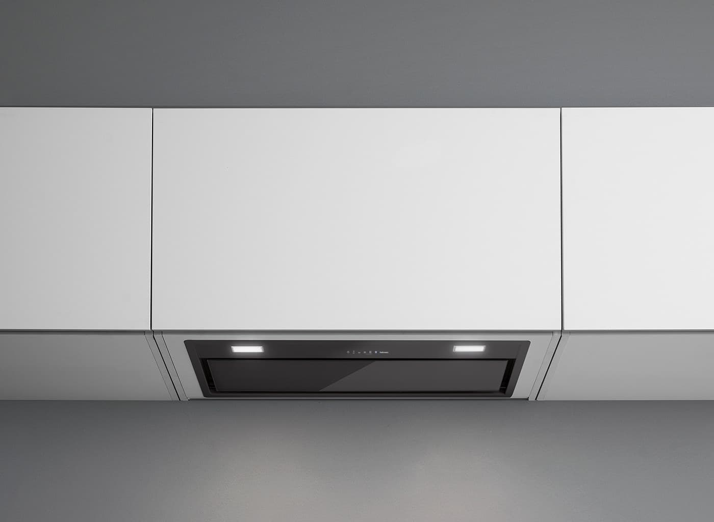 Falmec
GRUPPO INCASSO MURANO
Wall-mounted glass and steel cooker hood with integrated lighting