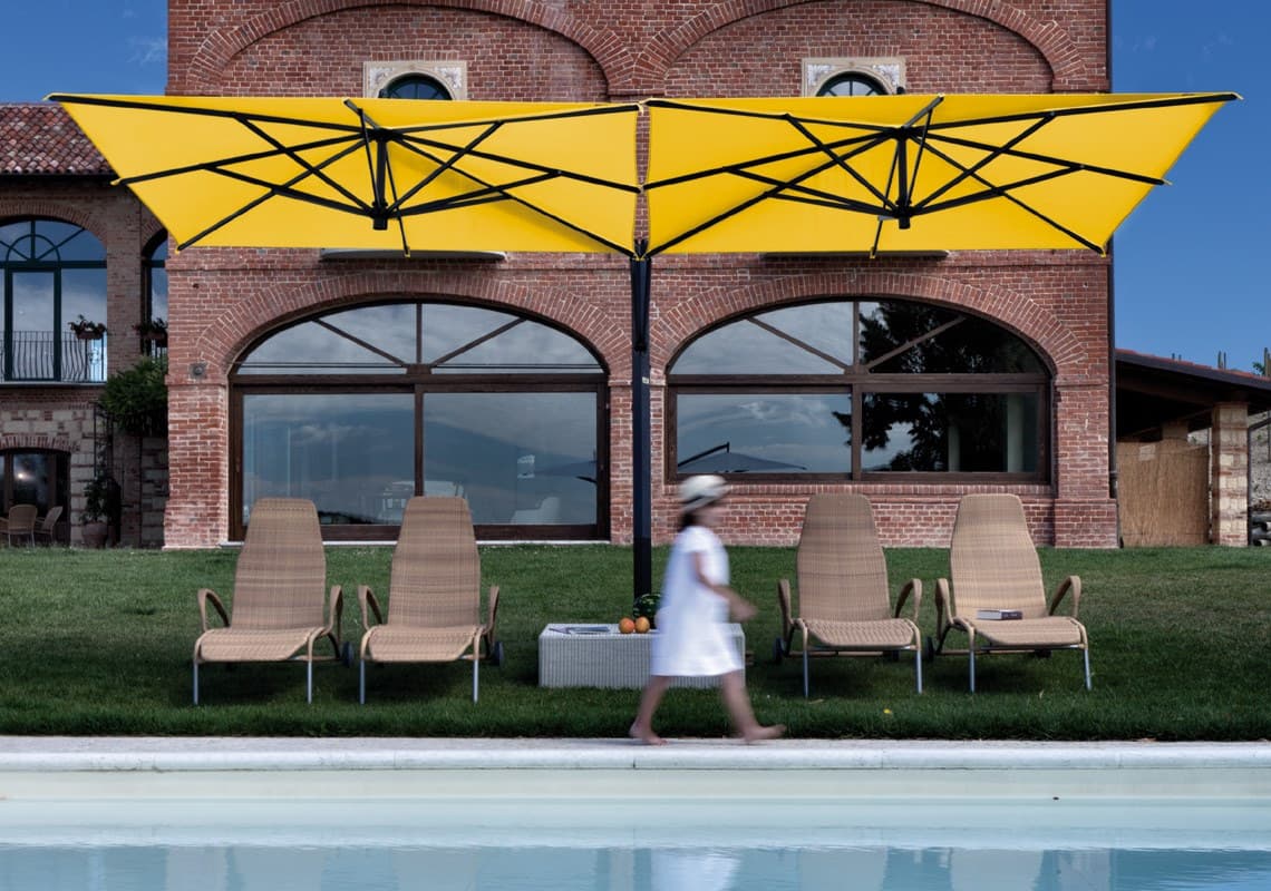 FIM
SOLEADO
Double offset Garden umbrella