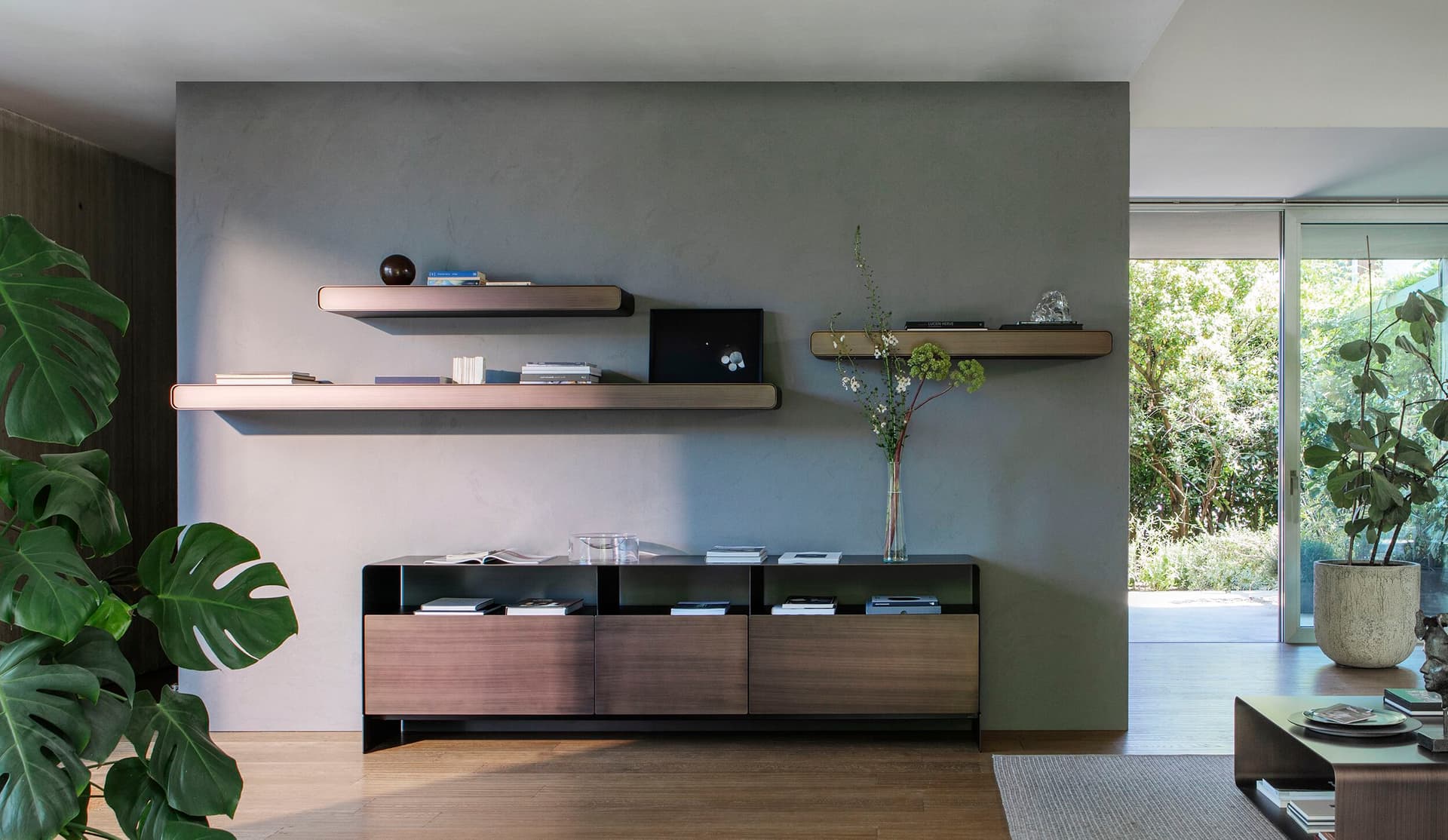 Flou
FOGLIO
Sectional metal storage wall