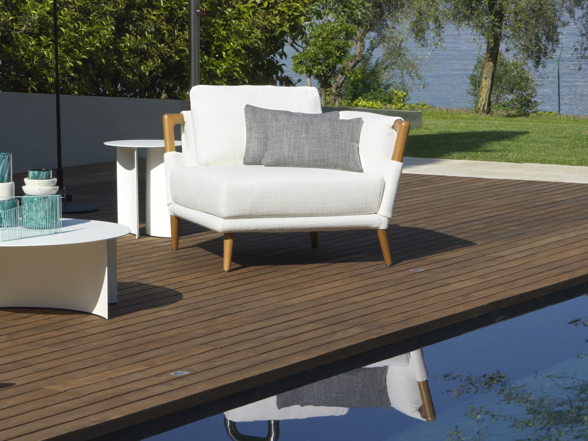 Flou
GAUDÍ
Fabric garden armchair with removable cover