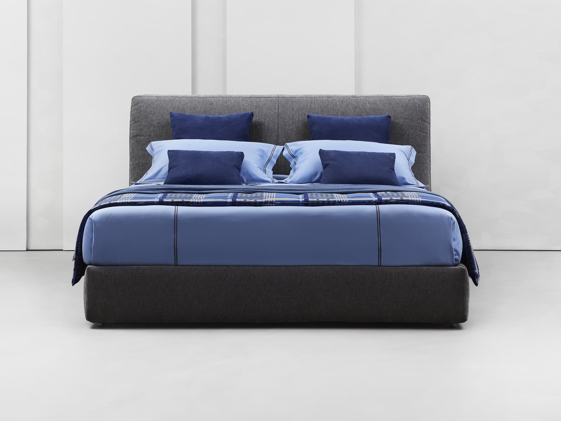 Flou
MYPLACE
Upholstered double bed
