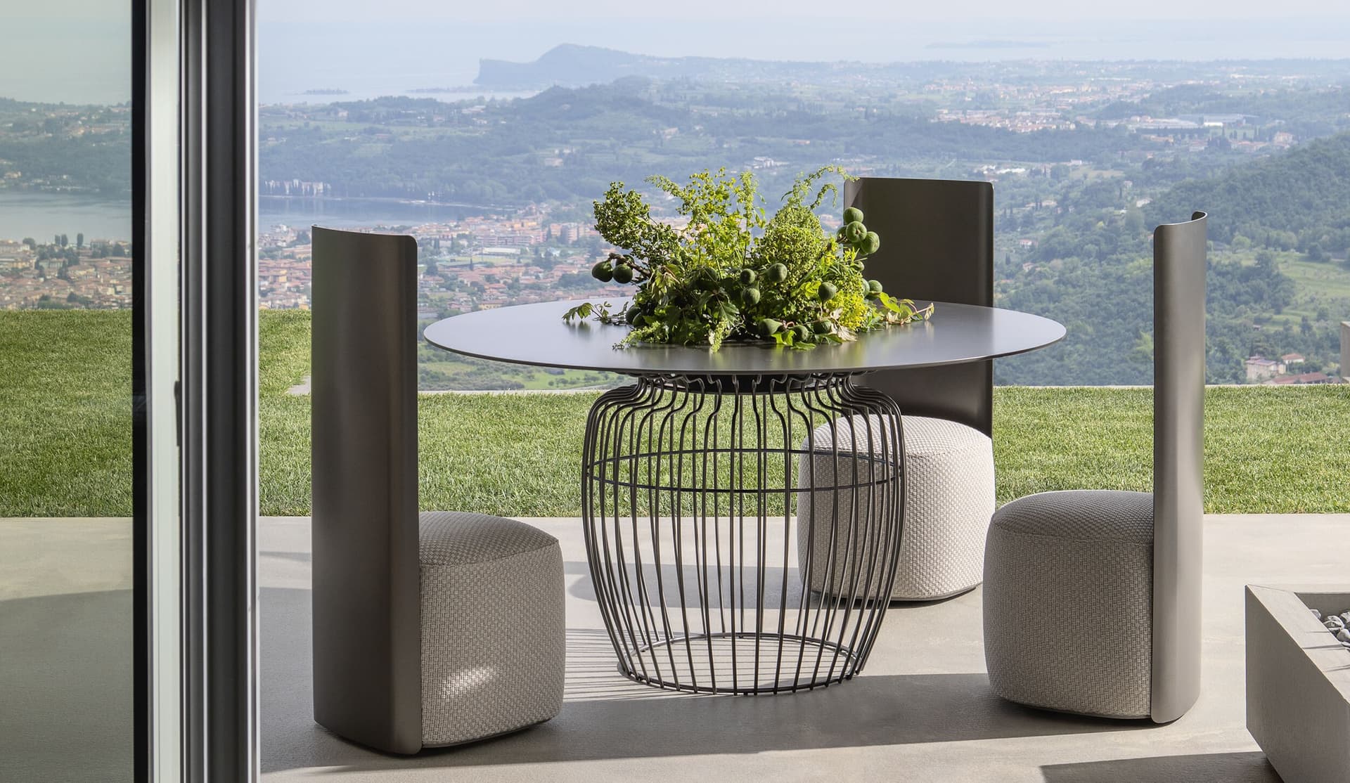 Flou
PIERRE SHELL
Fabric garden armchair