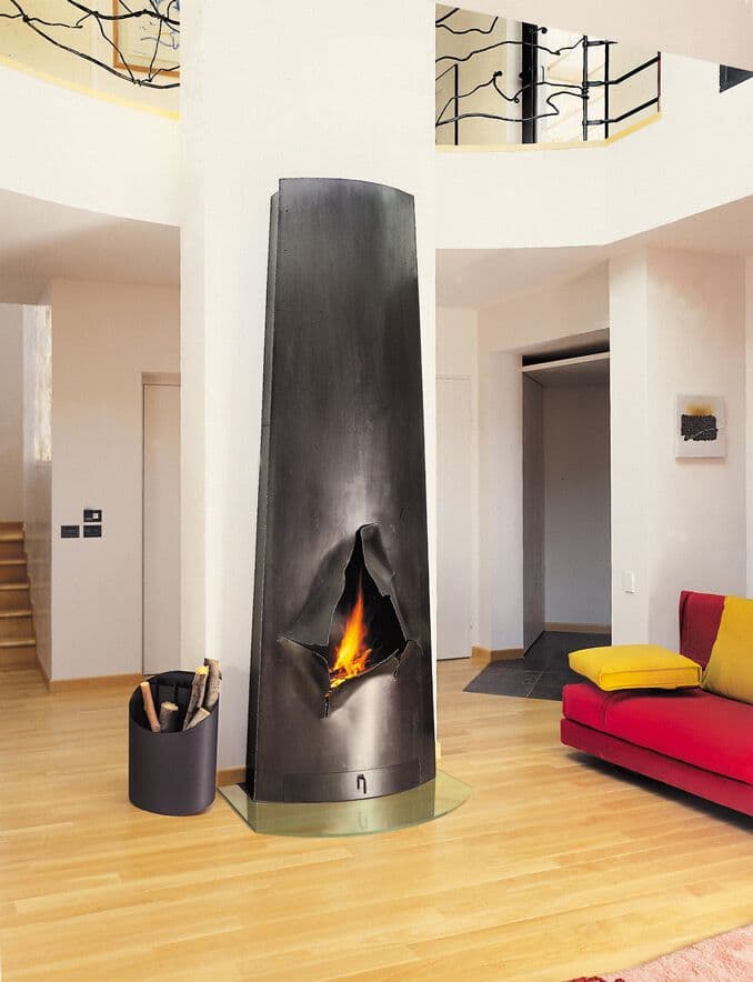 Focus creation
MAGNIFOCUS
Wall-mounted open steel decorative fireplace