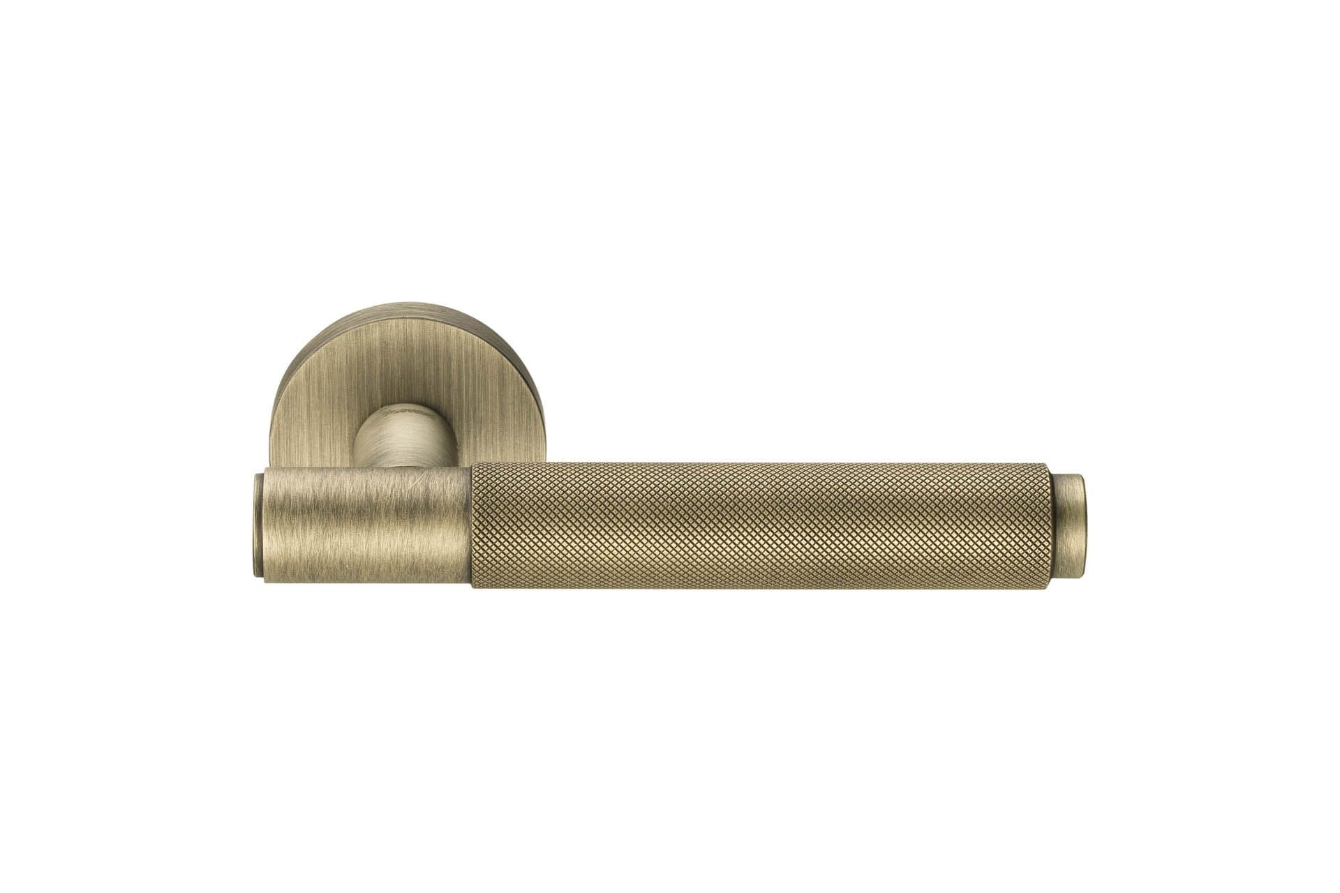 Forme
CITY
Brass and zamak handle