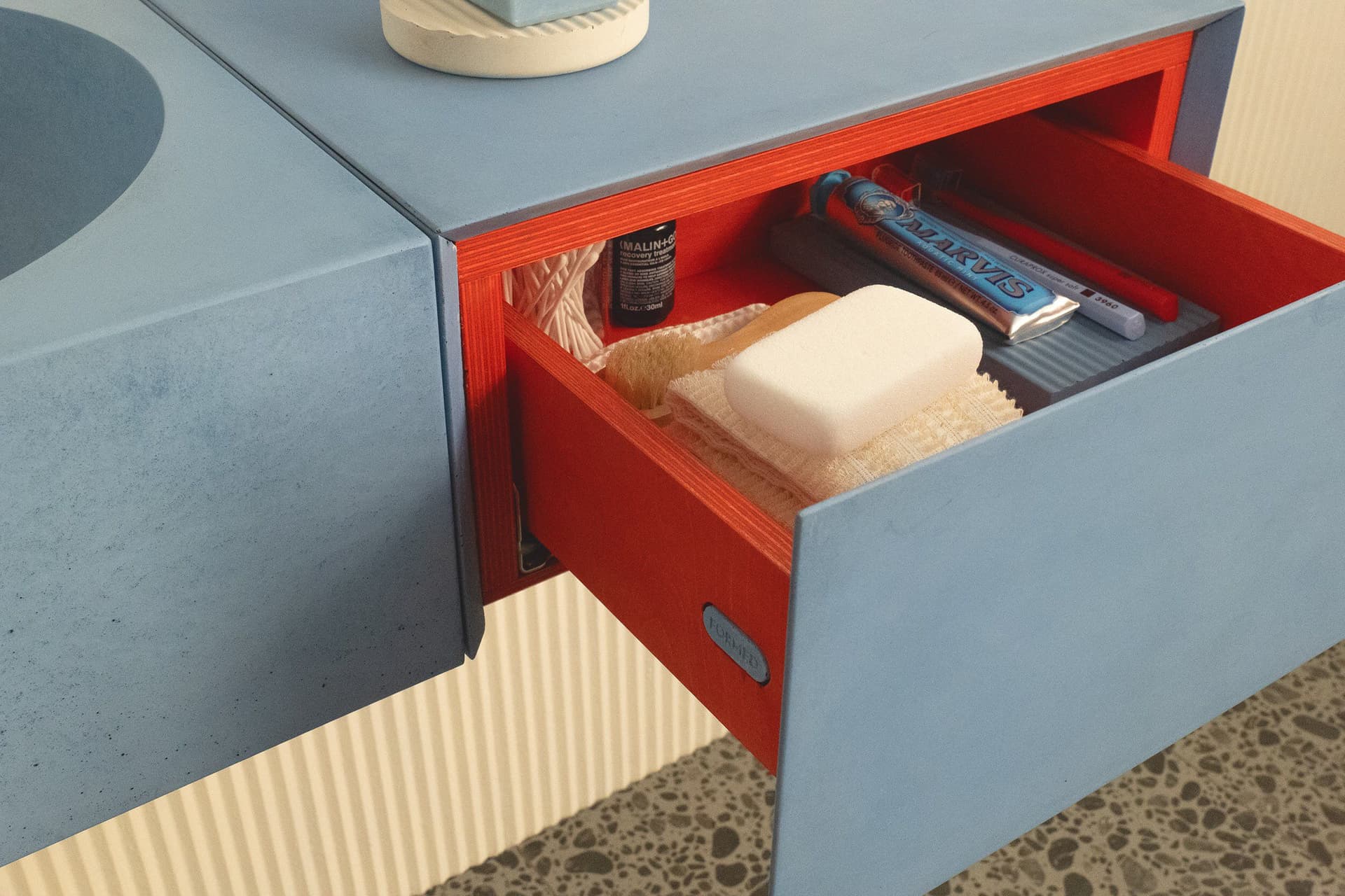 Formed
MAX
Wall-mounted sectional cement vanity unit with drawers