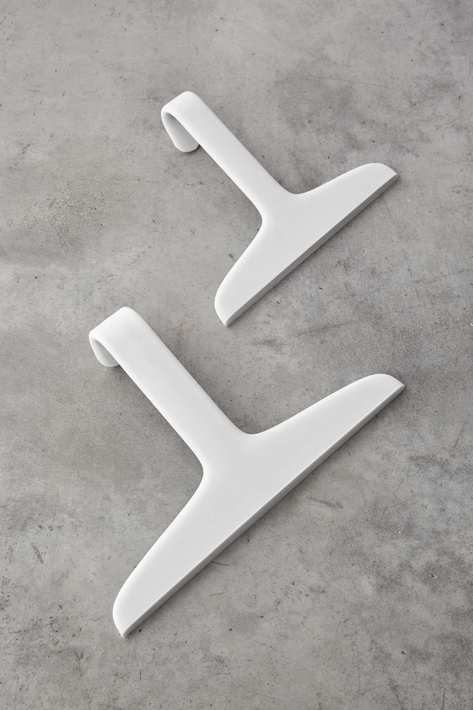 Geelli
TITO
Polyurethane robe hook / Squeegee for shower