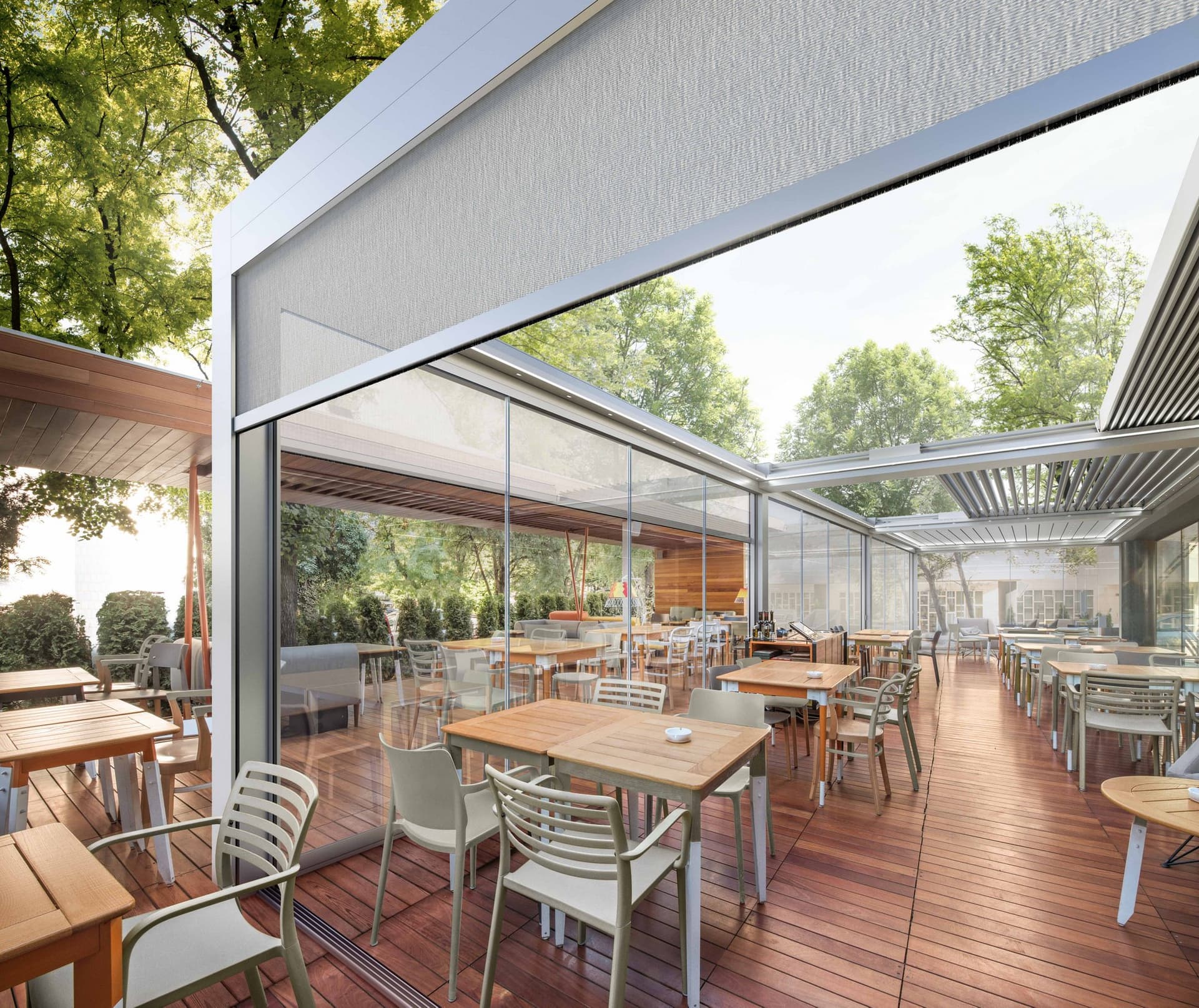 GIBUS
VELVET PLUS
Bioclimatic pergola with retractable blade cover