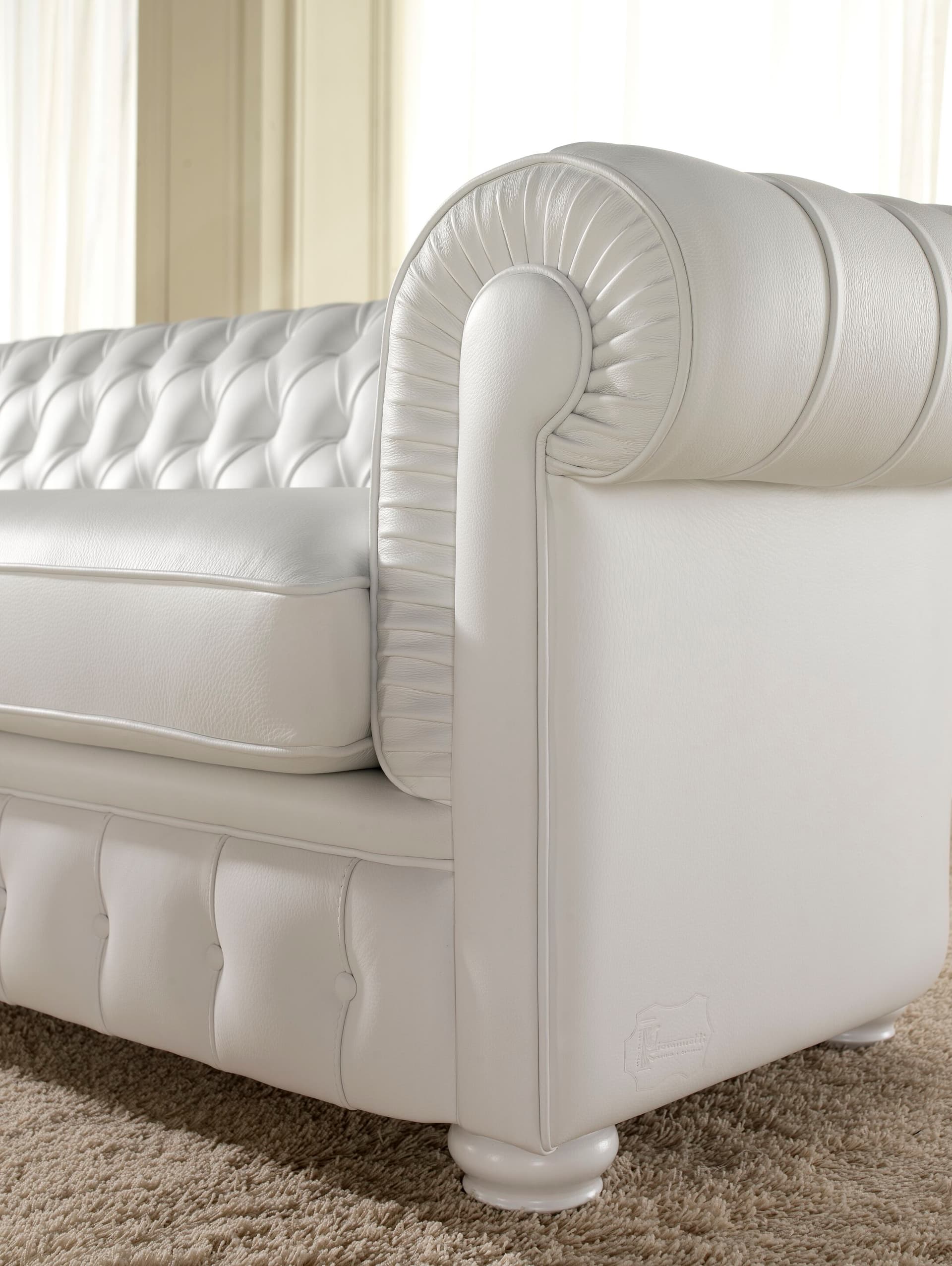 Giovannetti Classici
CHESTER BIG
Tufted leather sofa