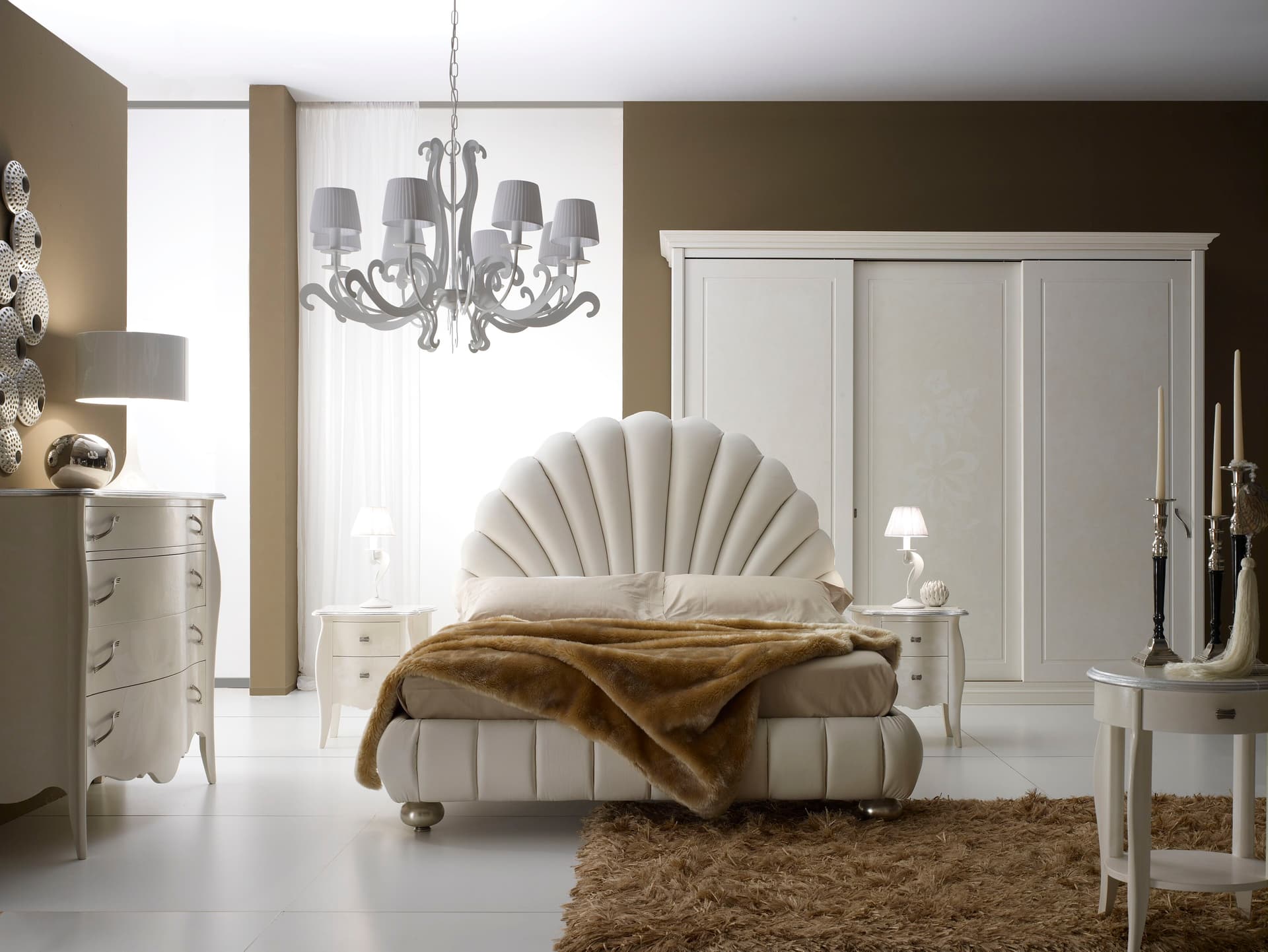 Giovannetti Classici
CONCHIGLIA
Leather double bed