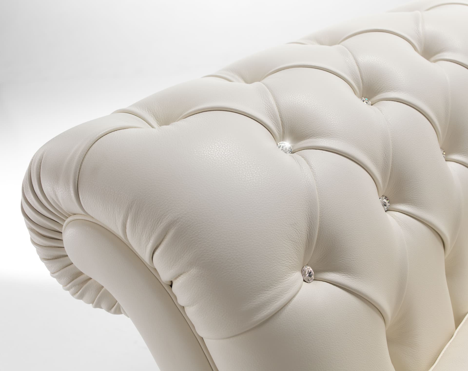 Giovannetti Classici
OXFORD
Tufted leather sofa