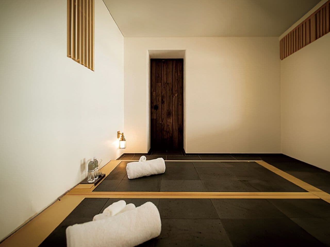 HEALING
GANBANYOKU ZEN
Heated stone spa bed