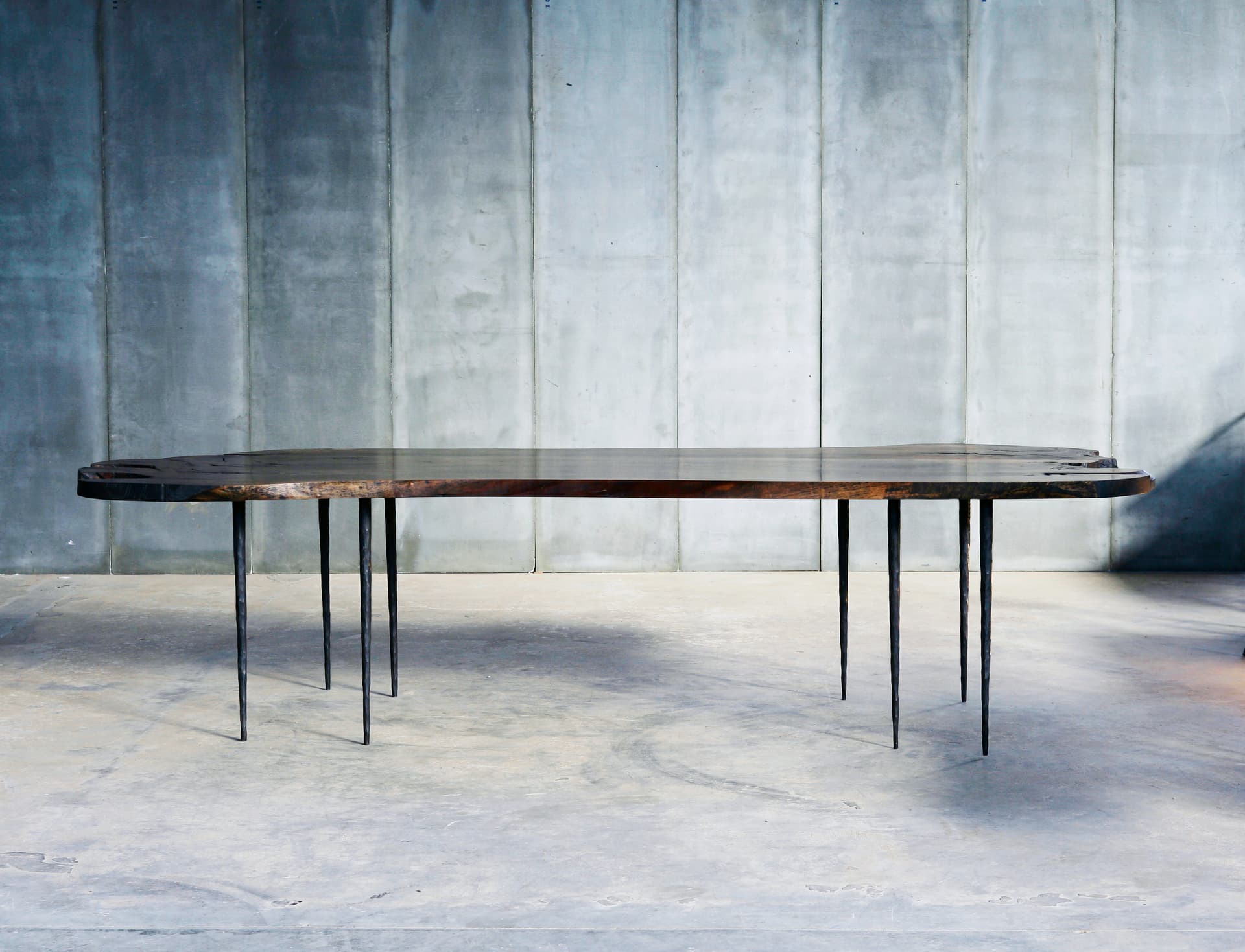 Heerenhuis
LARS ZECH
Walnut table