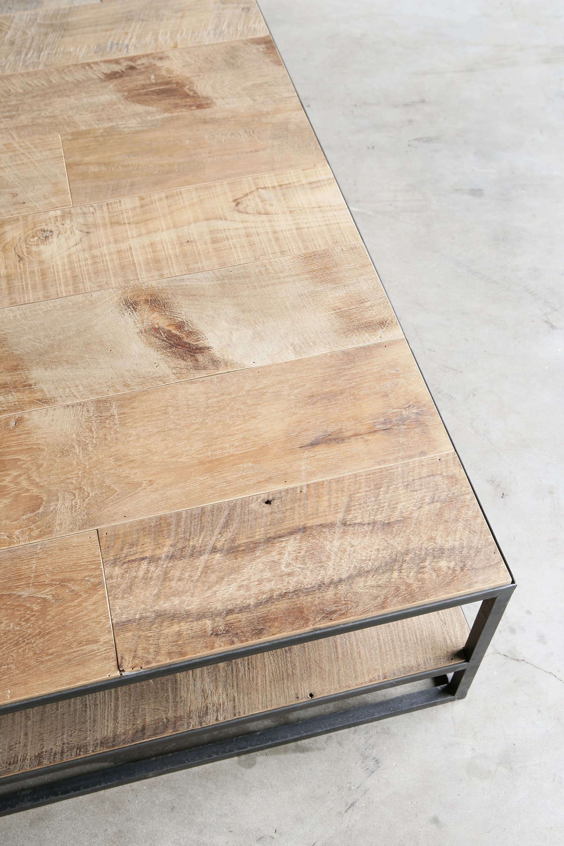 Heerenhuis
MESA DD MTM
Custom coffee table with integrated magazine rack