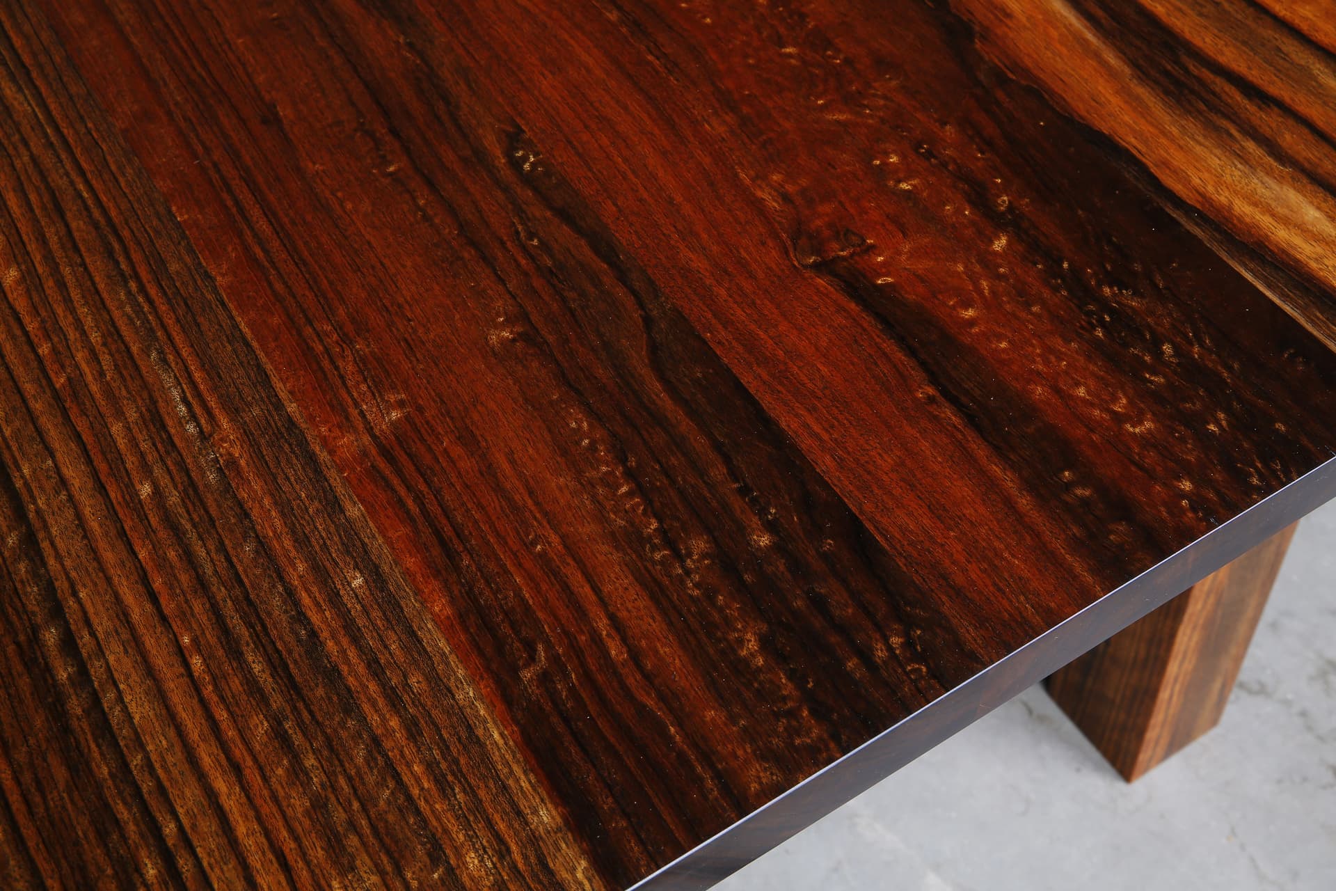 Heerenhuis
SPO AFRICAN WALNUT
Custom table