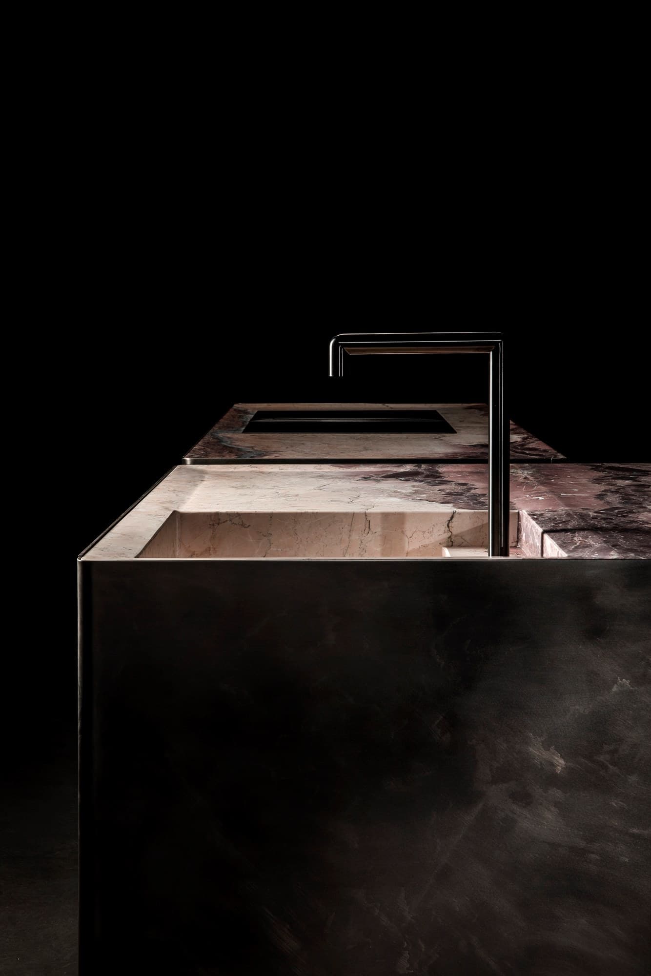 Henge
OXYGEN
Metal and stone kitchen