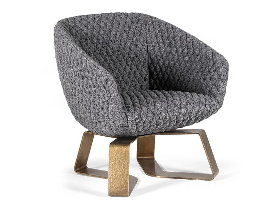 HESSENTIA
OLIVER
Fabric easy chair with armrests