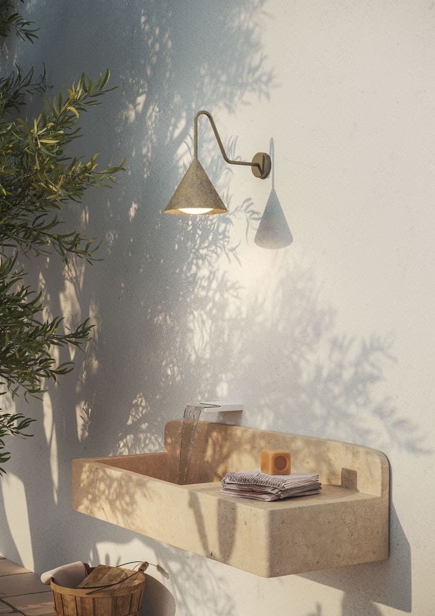Il Fanale
CONE 286.17
Brass outdoor wall lamp