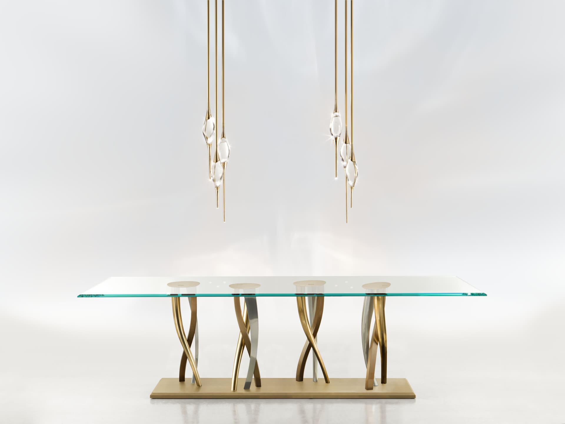 Il Pezzo Mancante
IL PEZZO 8 GLASS TABLE
Custom glass dining table