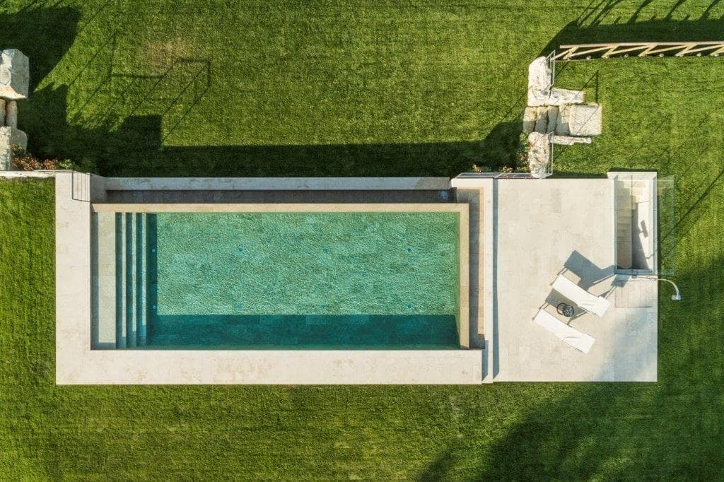 INDALO PISCINE
TREQUANDA
Infinity Semi Inground swimming pool with waterfall