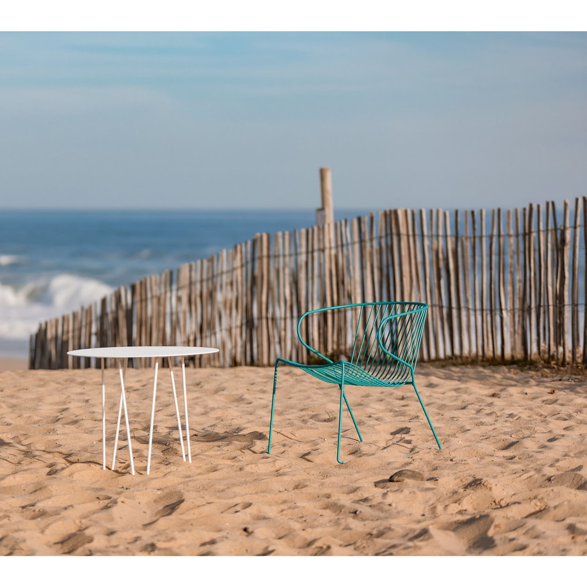 ISIMAR
BOLONIA JUNIOR
Stackable steel kids chair with armrests