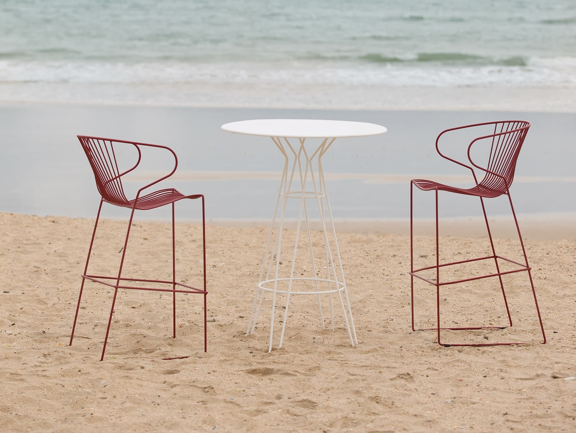 ISIMAR
BOLONIA
Steel garden stool with armrests