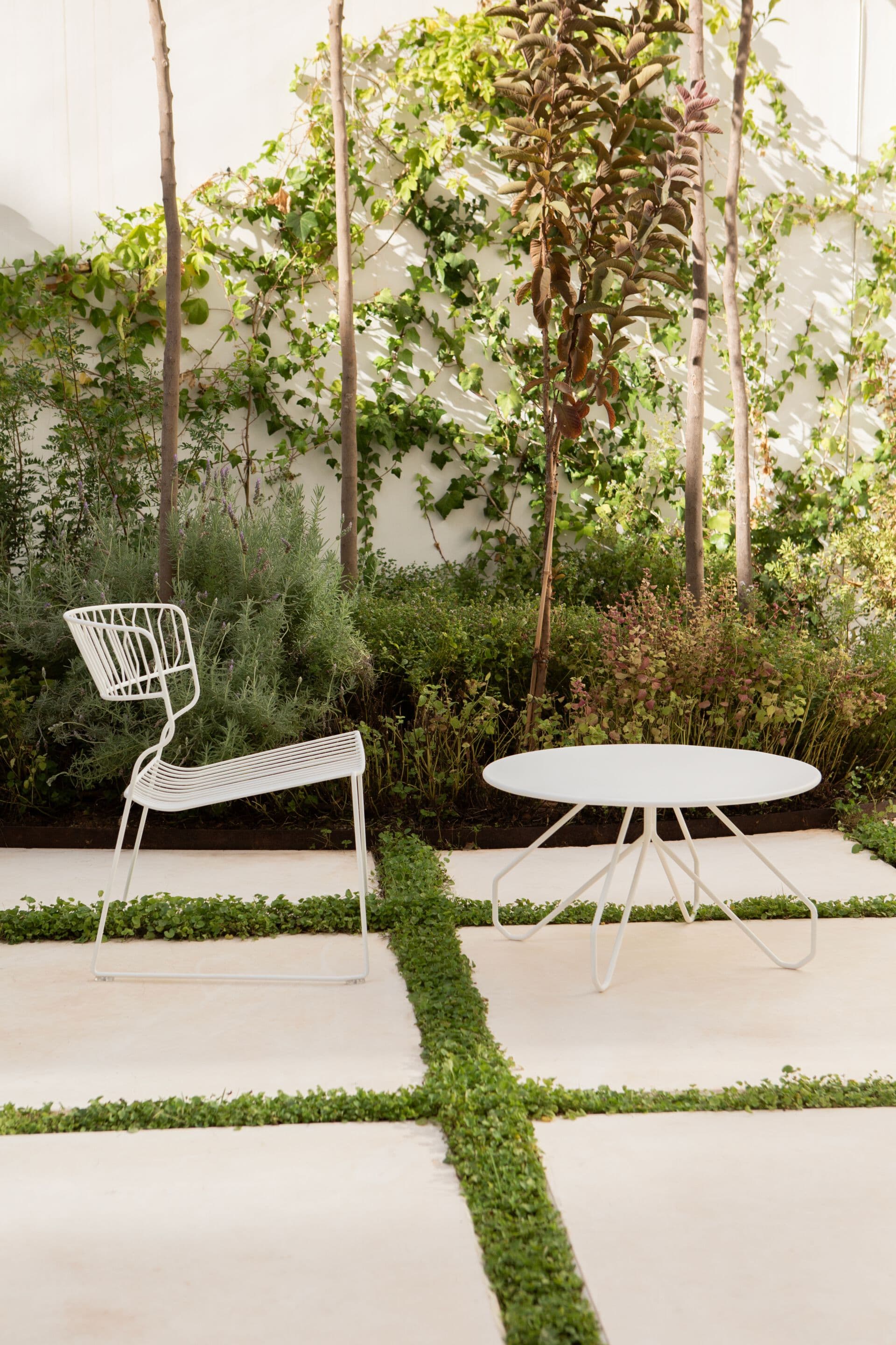 ISIMAR
MARTINI
Round powder coated steel garden side table