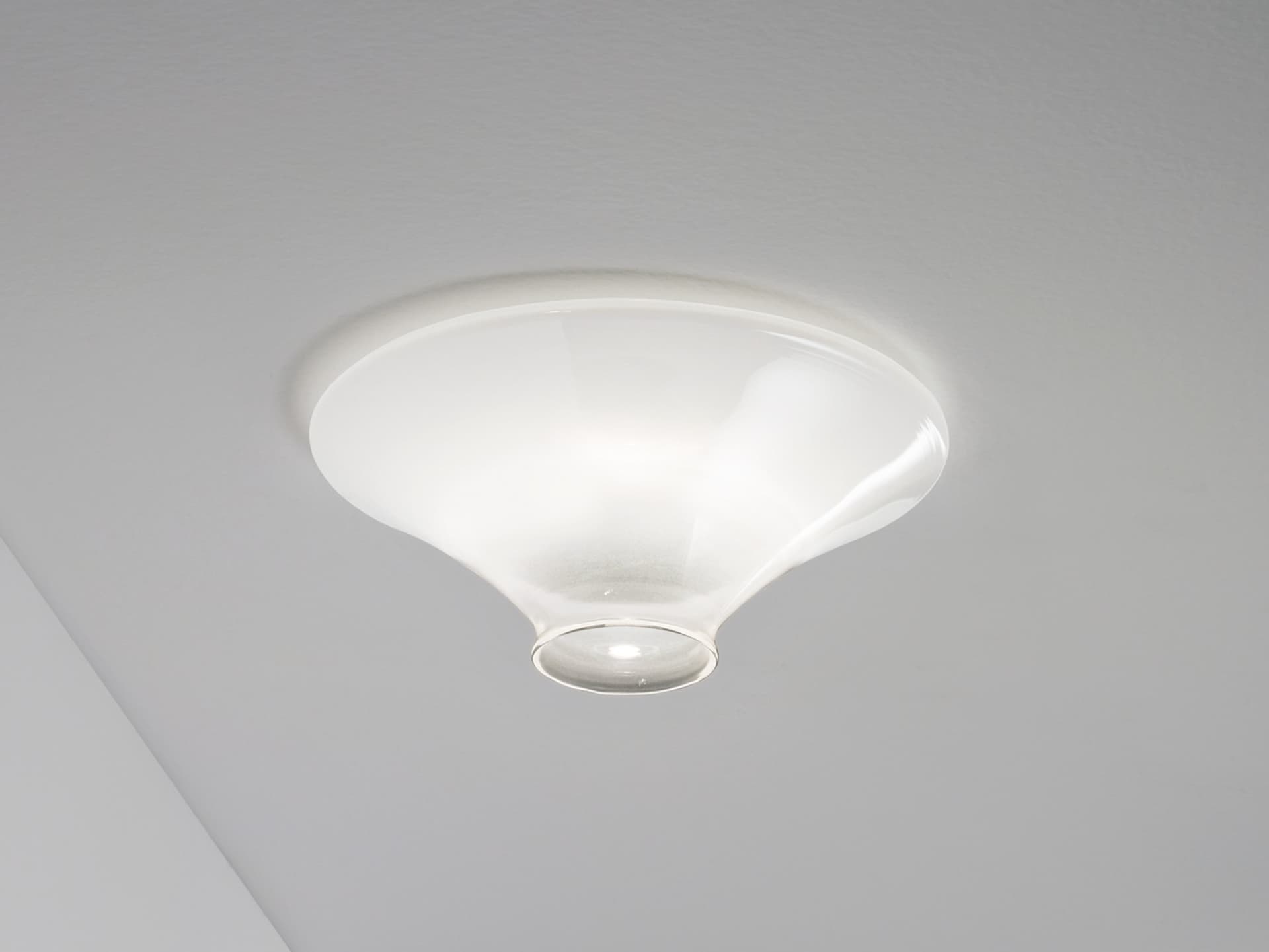 Italamp
IDDA
Recessed LED round glass spotlight