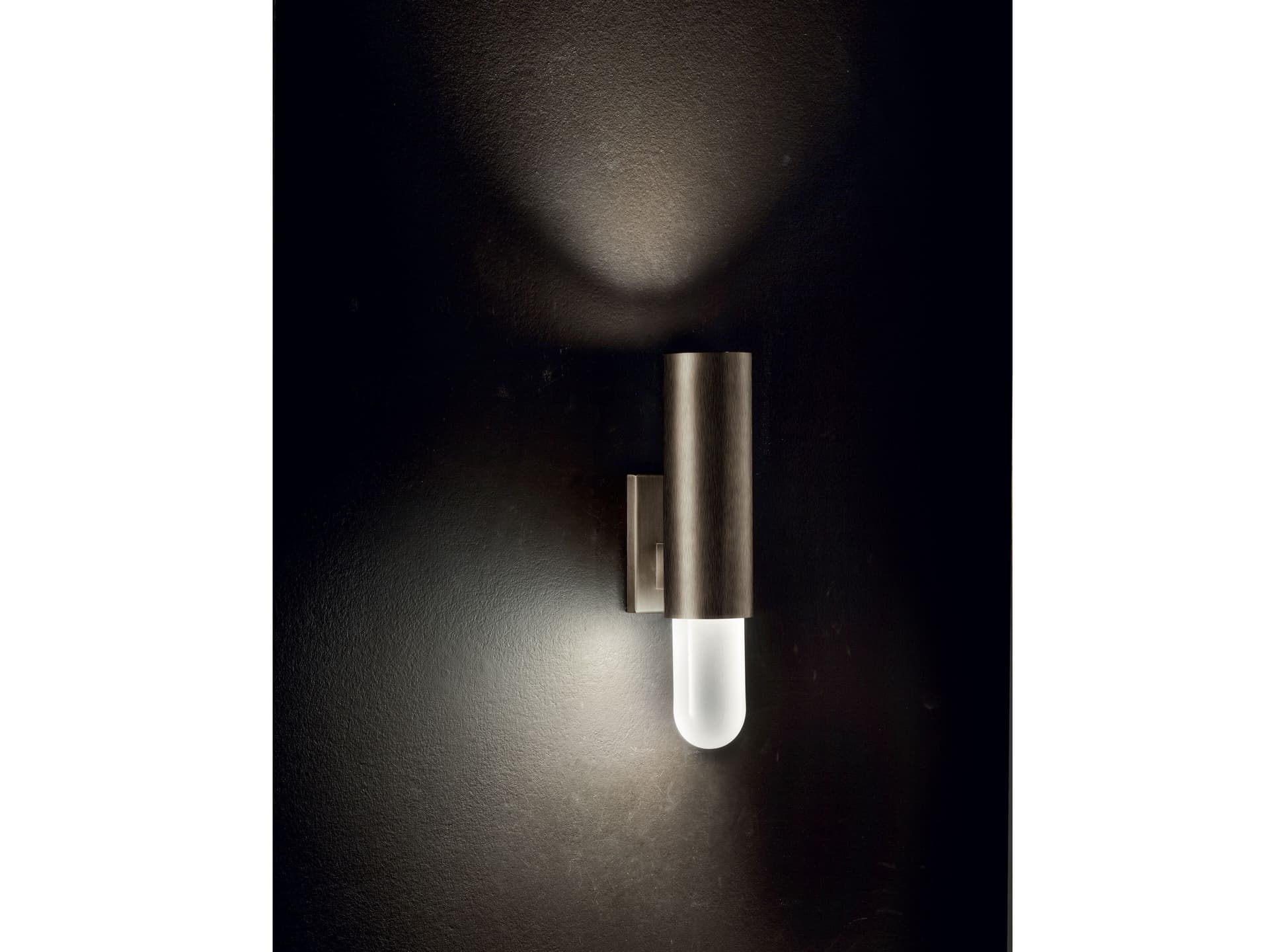 Italamp
LUCREZIA
LED metal and opal glass wall lamp