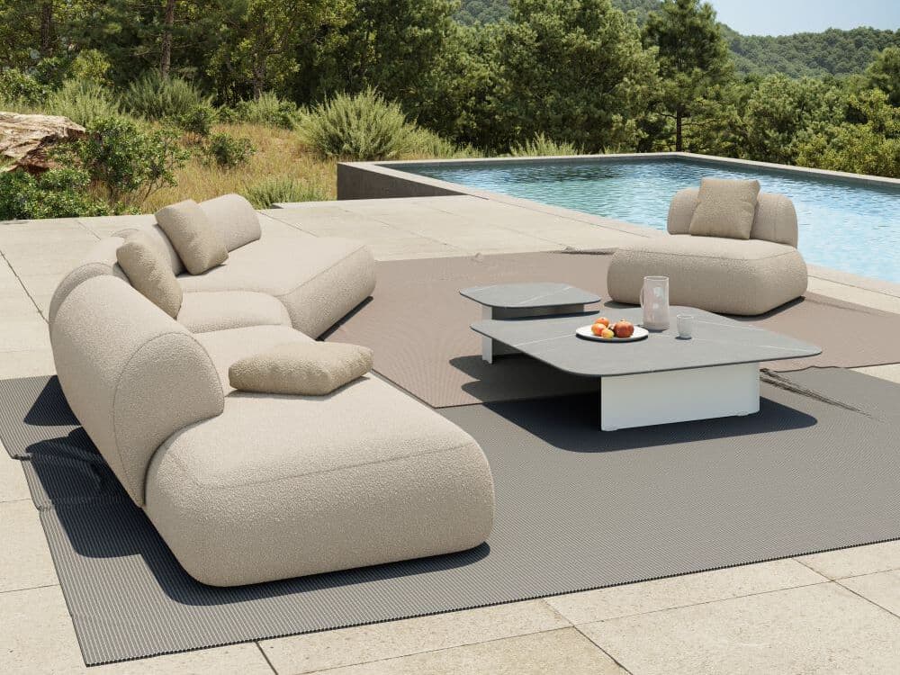 IVINI
DROPLET
Square garden central coffee table