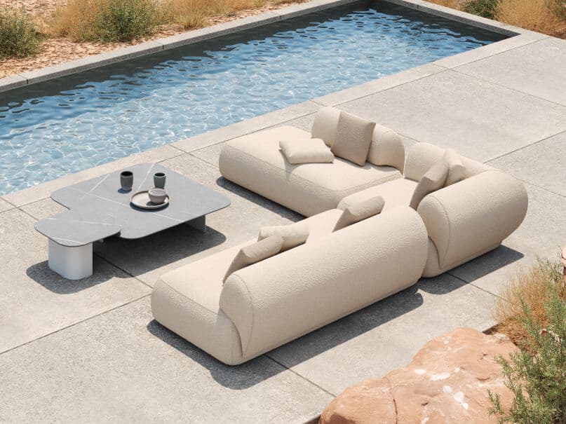 IVINI
DROPLET
Three-seater fabric outdoor sofa