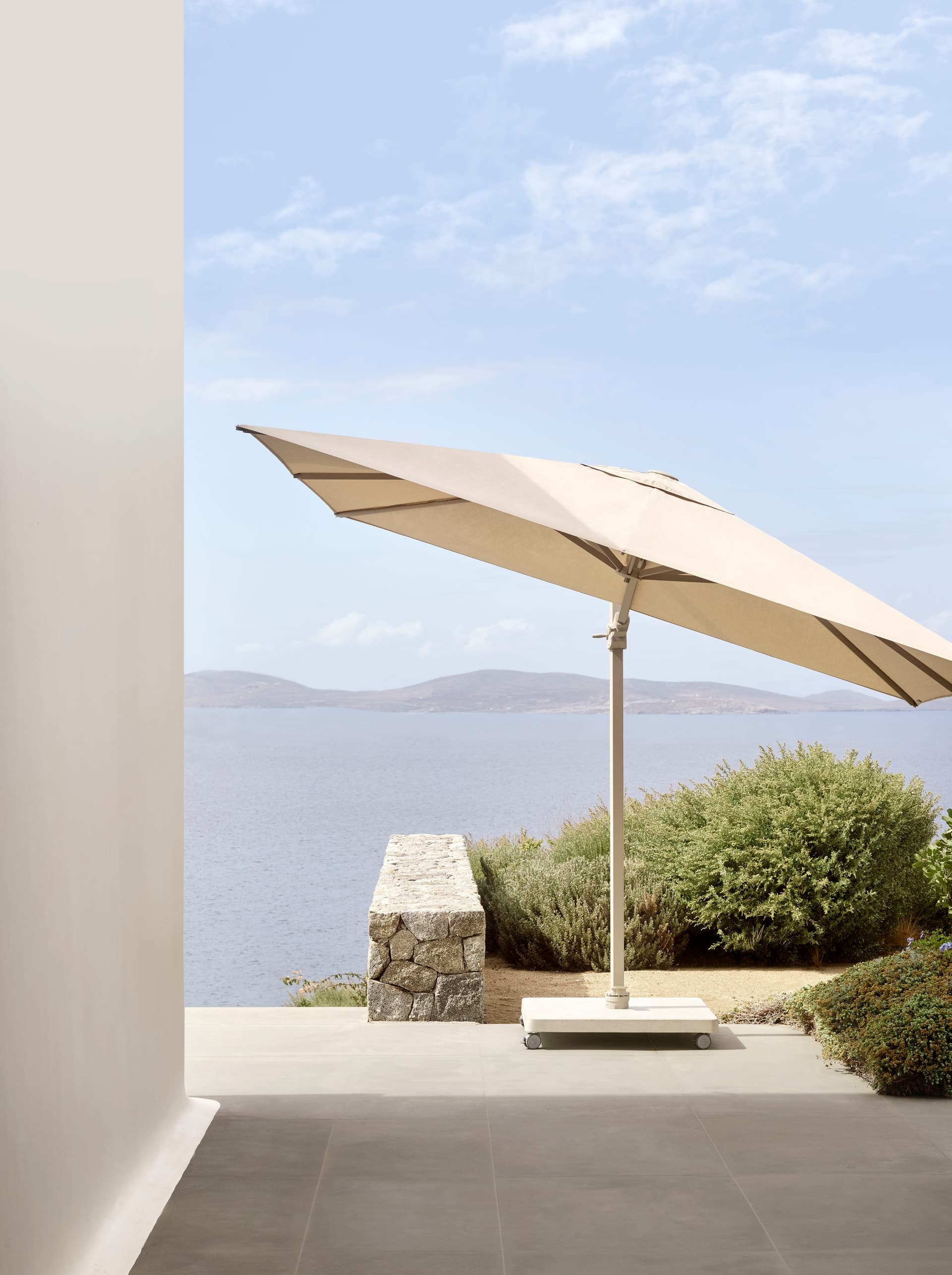 Jardinico
ANTEGO
Adjustable square acrylic Garden umbrella